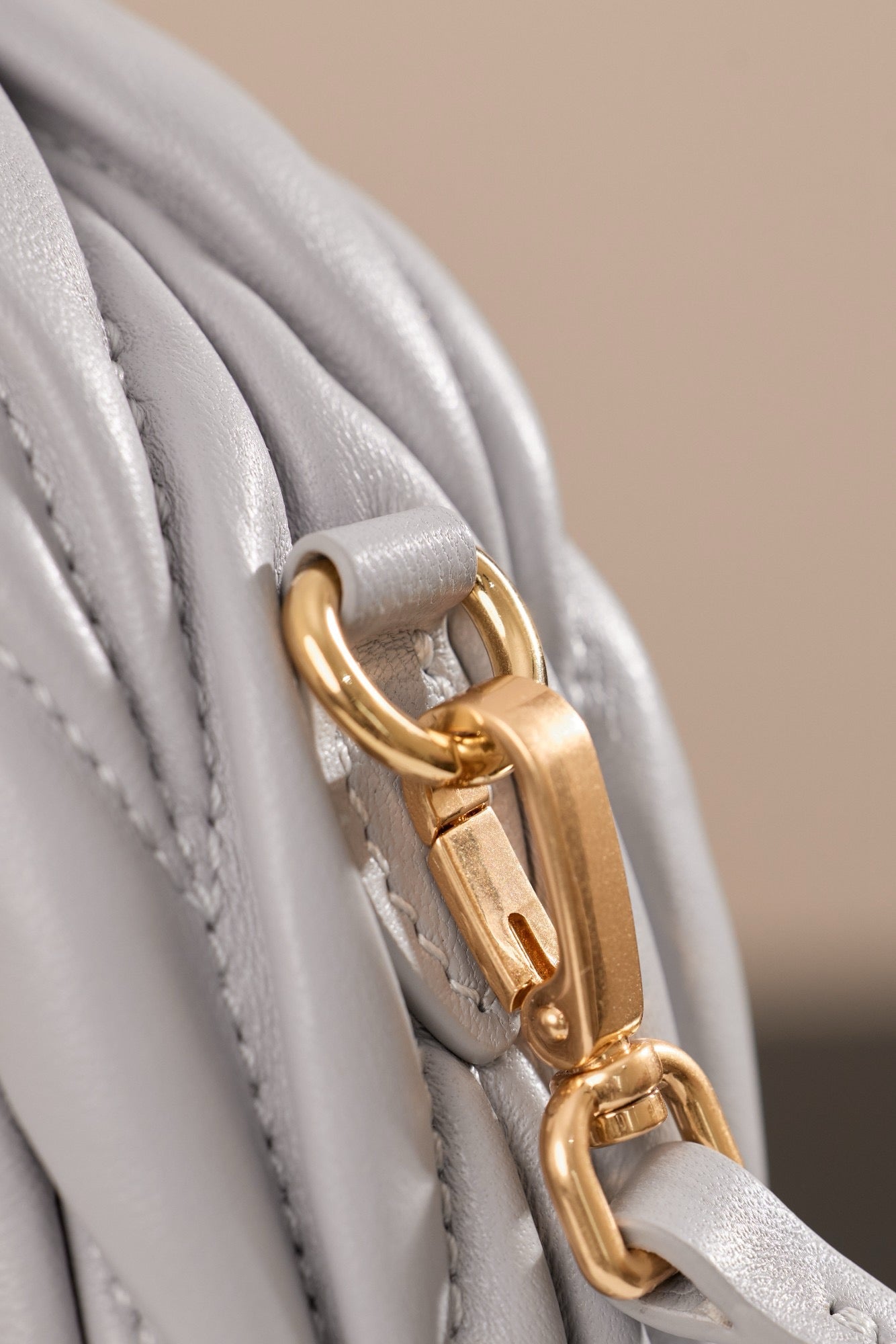 미우미우 완더 마테라쎄 나파 가죽 호보 미니 백