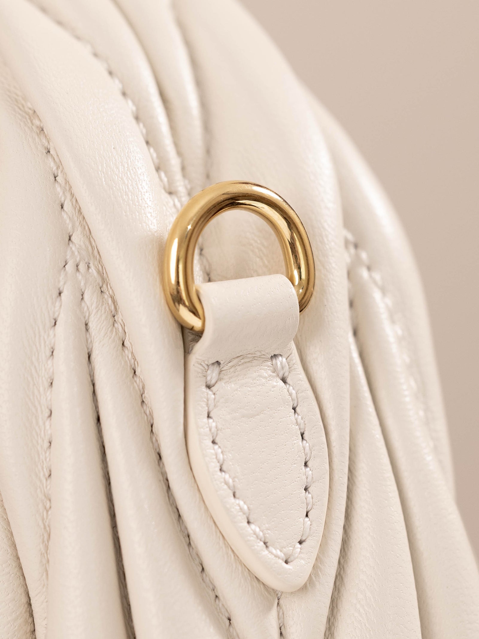 미우미우 완더 마테라쎄 나파 가죽 호보 미니 백