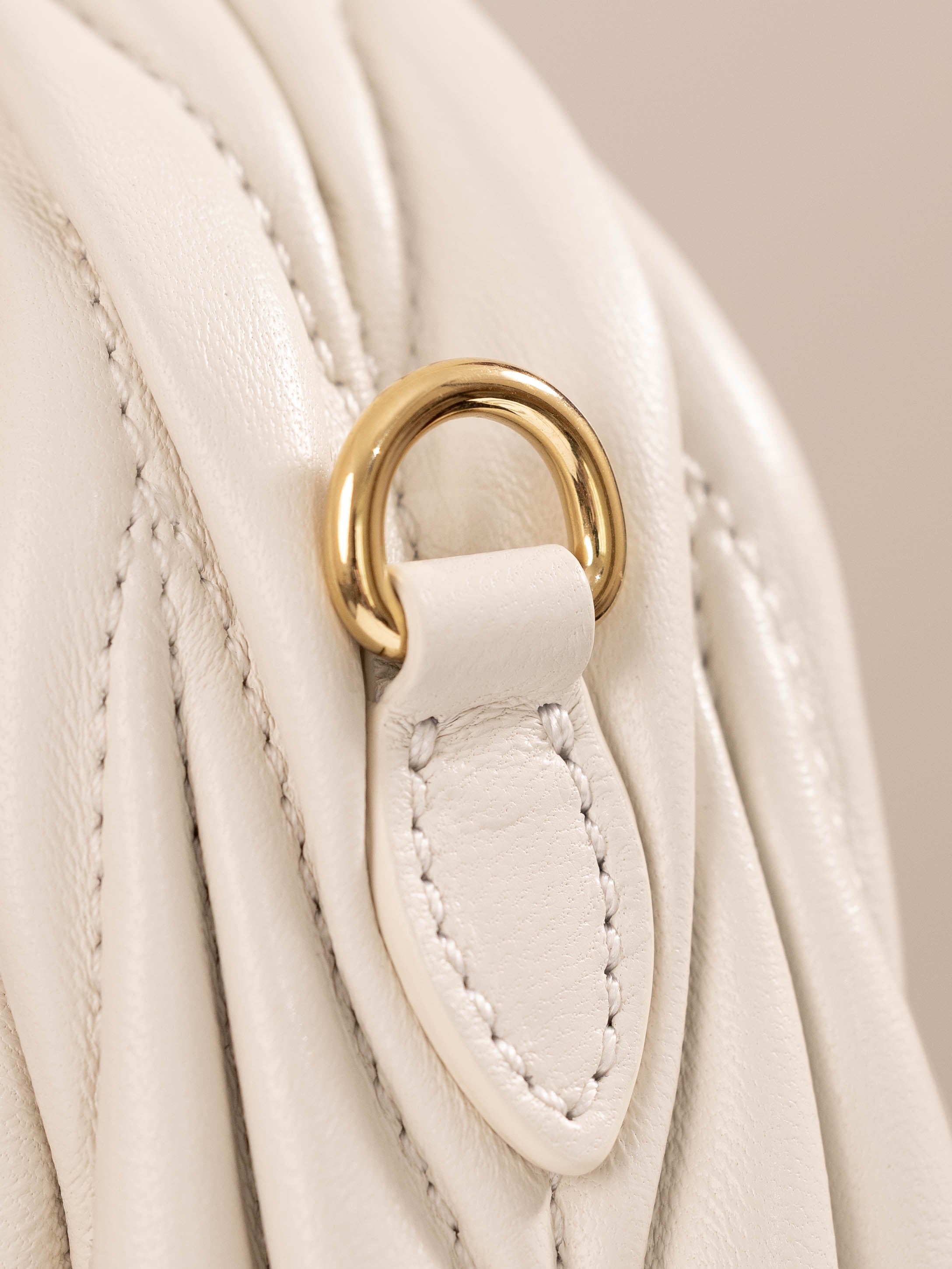 미우미우 완더 마테라쎄 나파 가죽 호보 미니 백