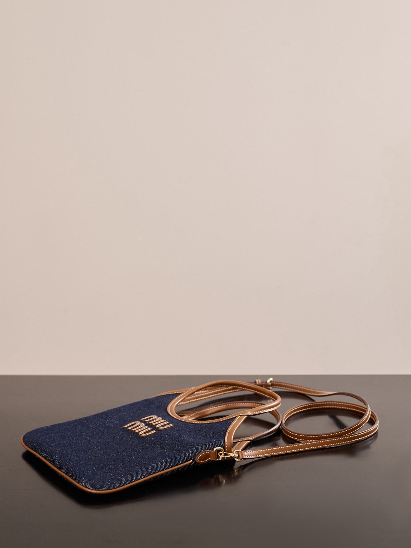 미우미우 아이비 데님 핸드백 블루 브랜디