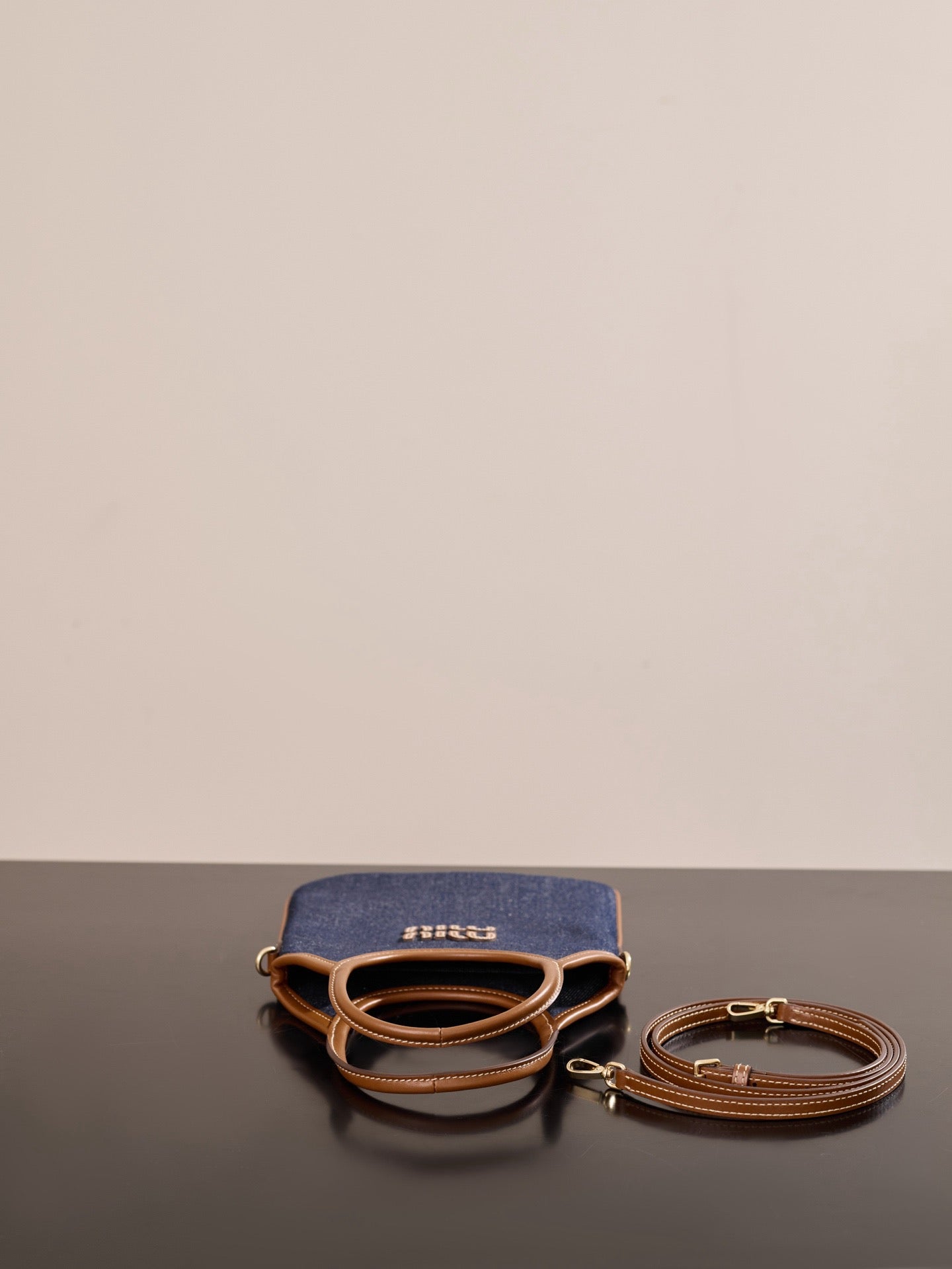 미우미우 아이비 데님 핸드백 블루 브랜디