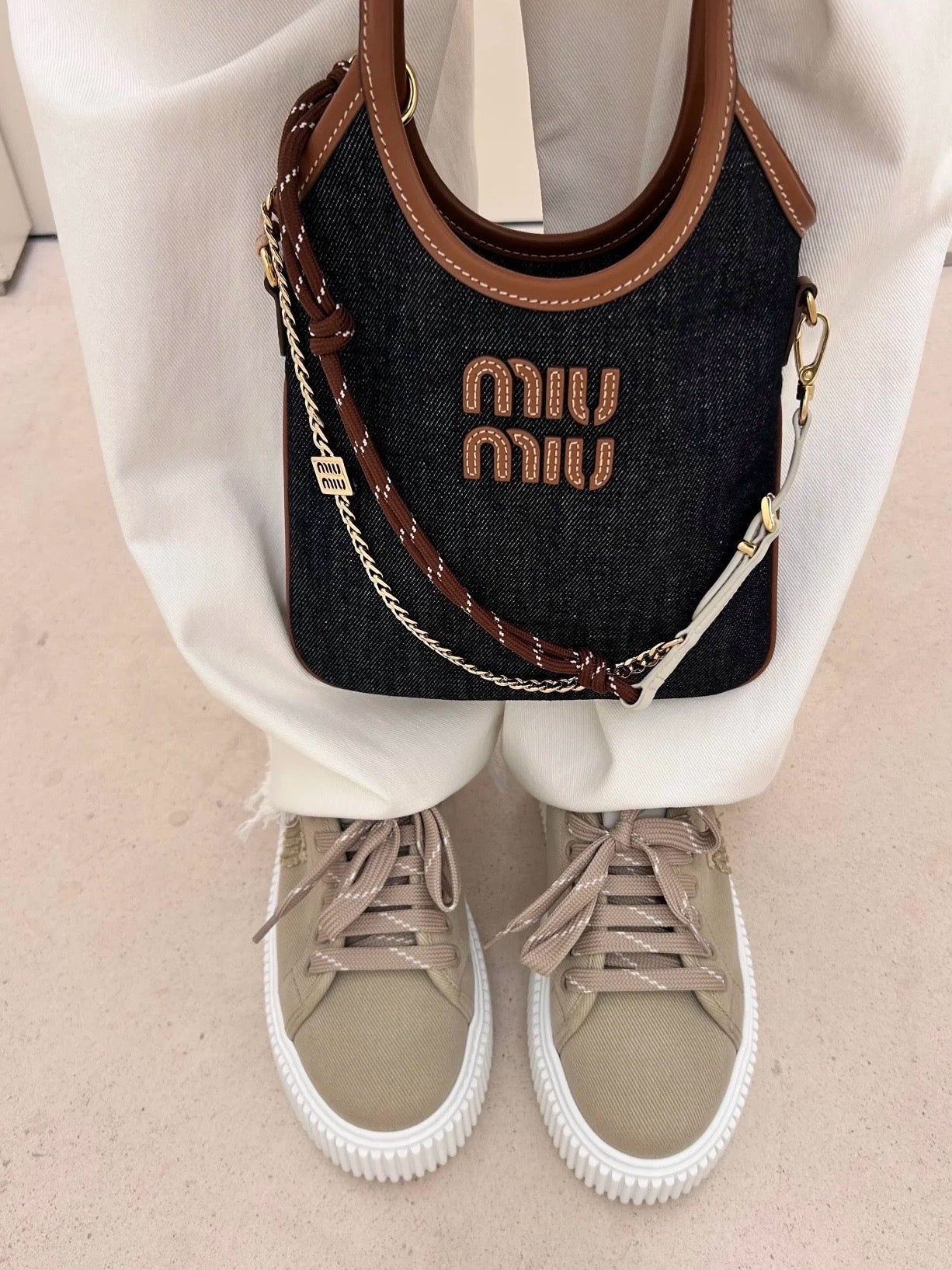 미우미우 아이비 데님 핸드백 블루 브랜디