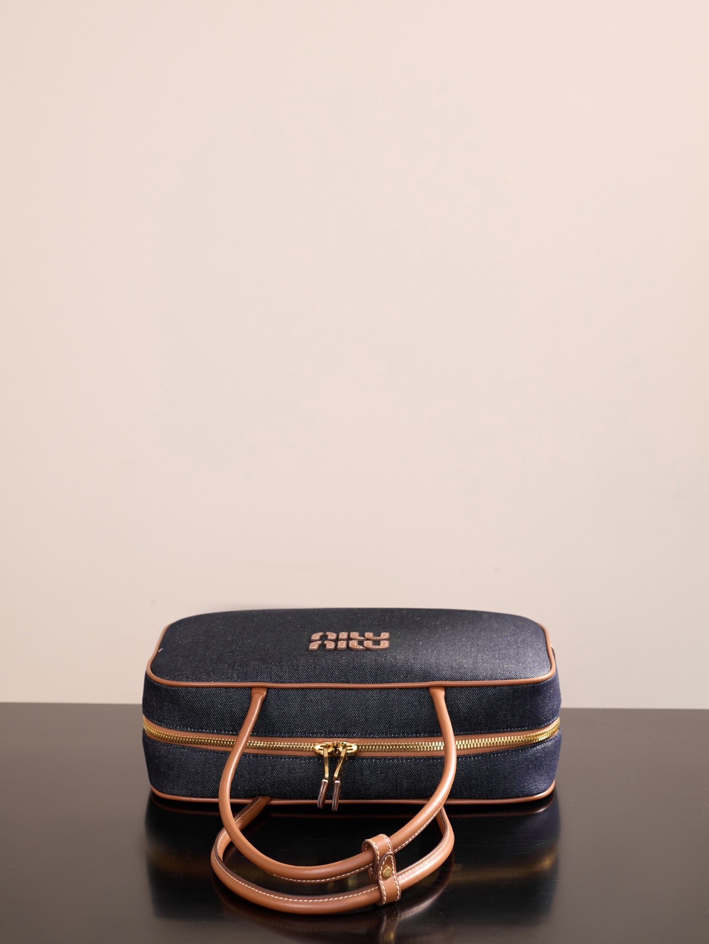 미우미우 보 데님 백 라지