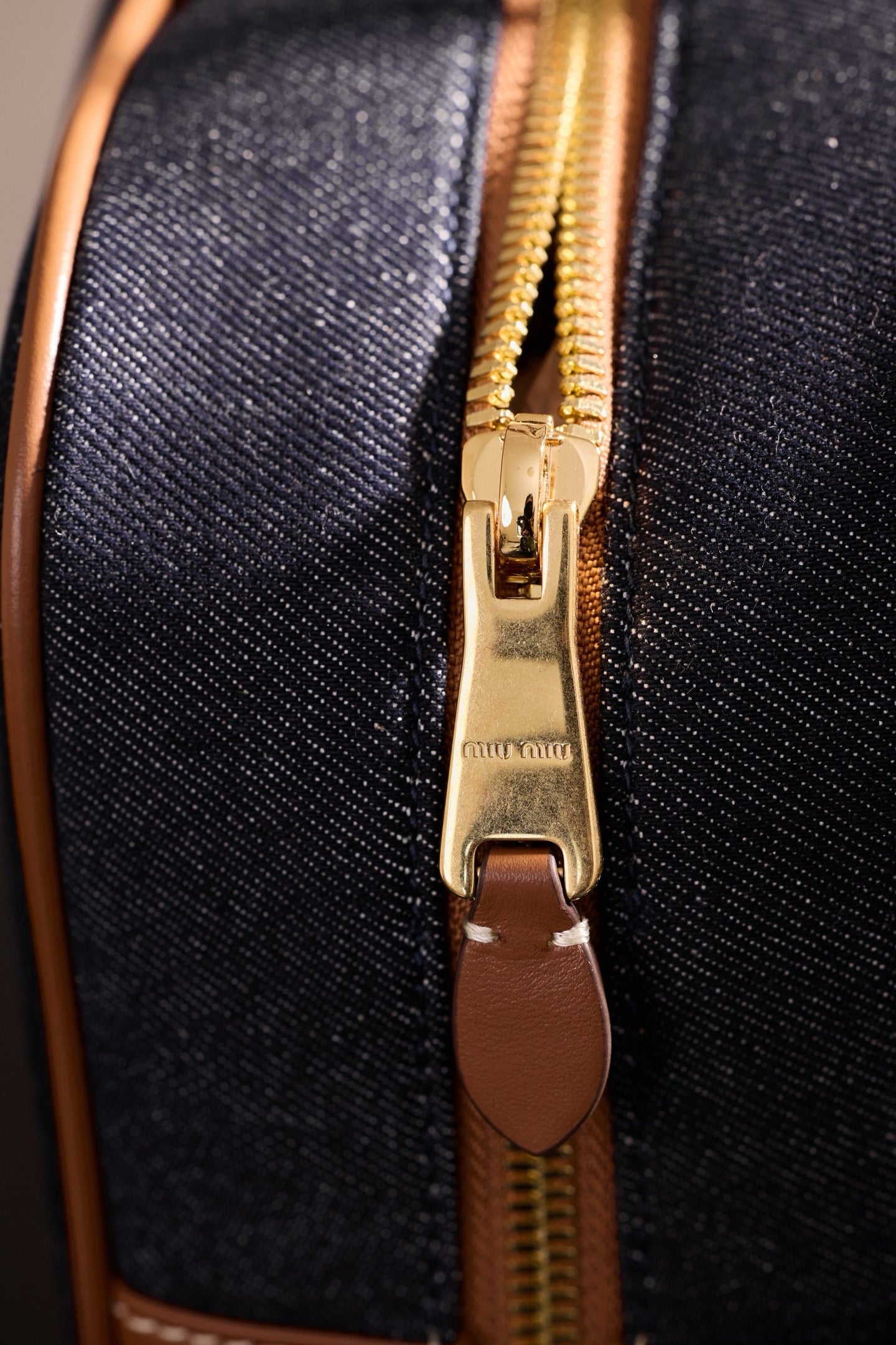 미우미우 보 데님 백 라지