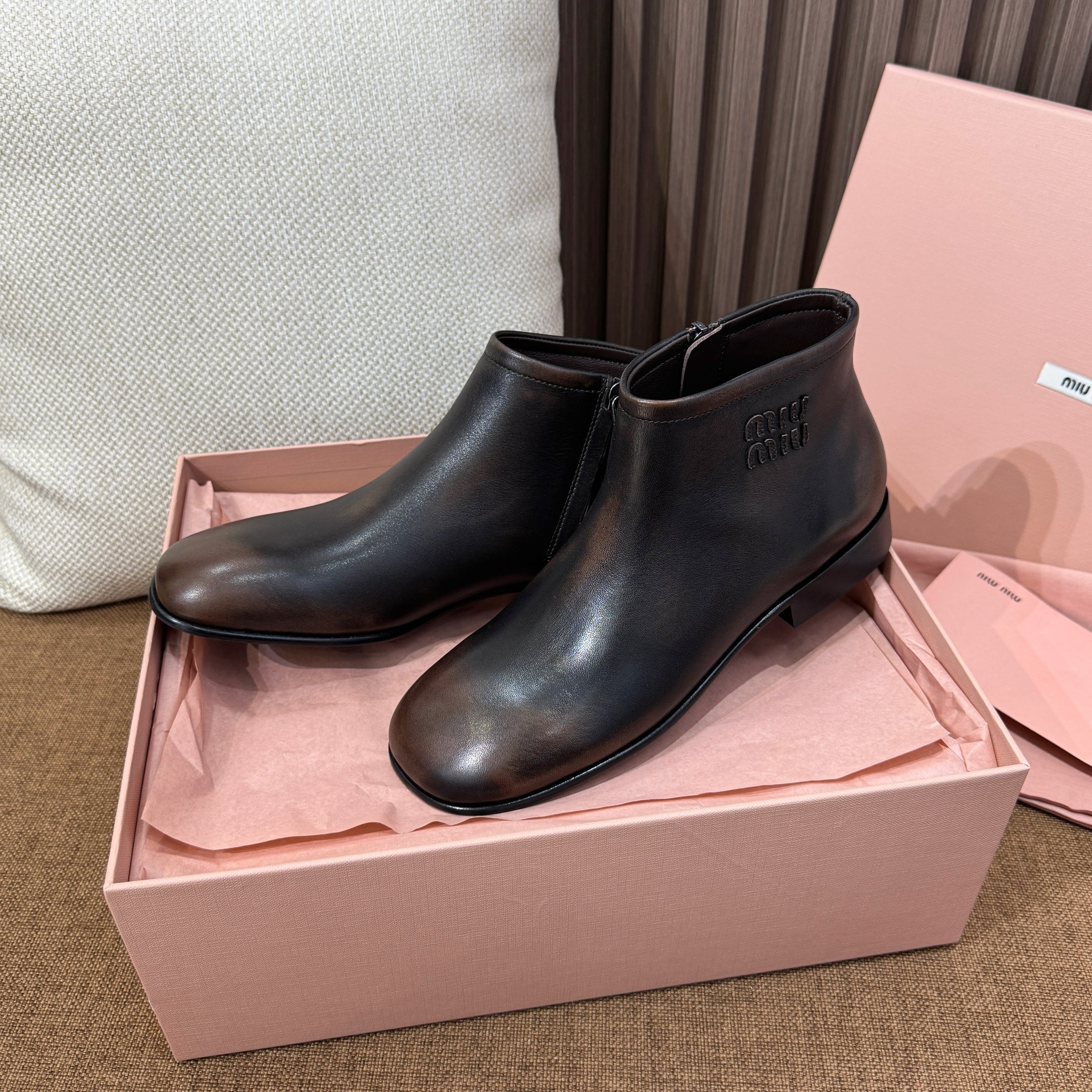 미우미우 퓨메 가죽 부티