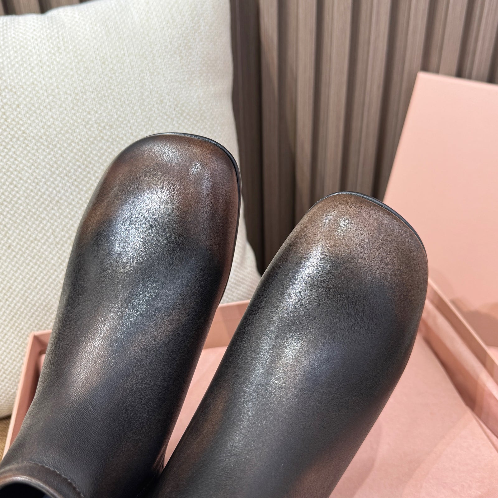 미우미우 퓨메 가죽 부티