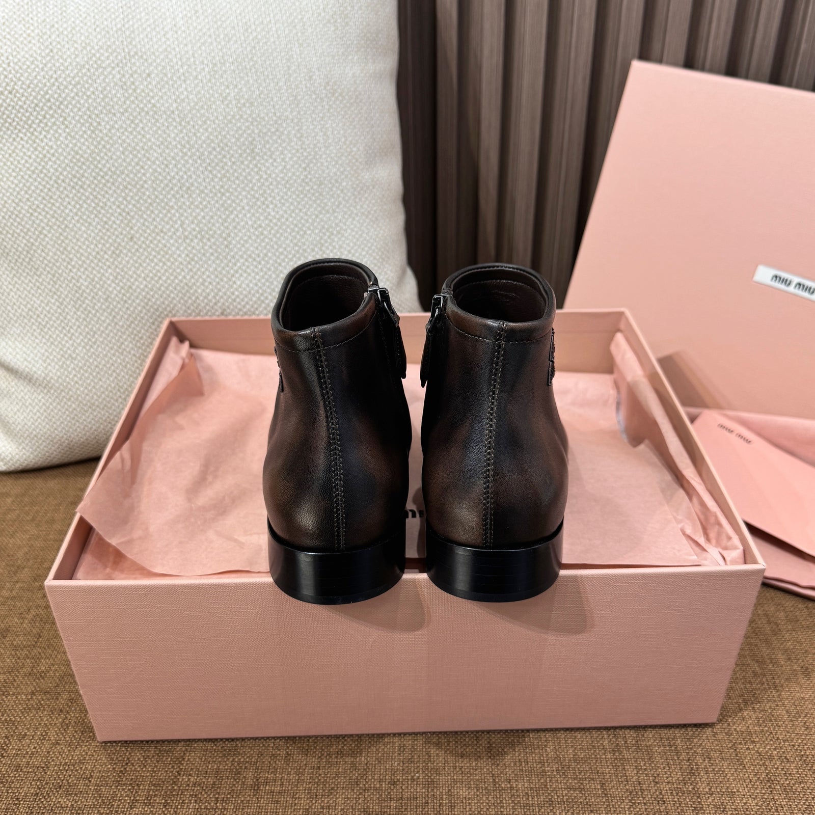 미우미우 퓨메 가죽 부티