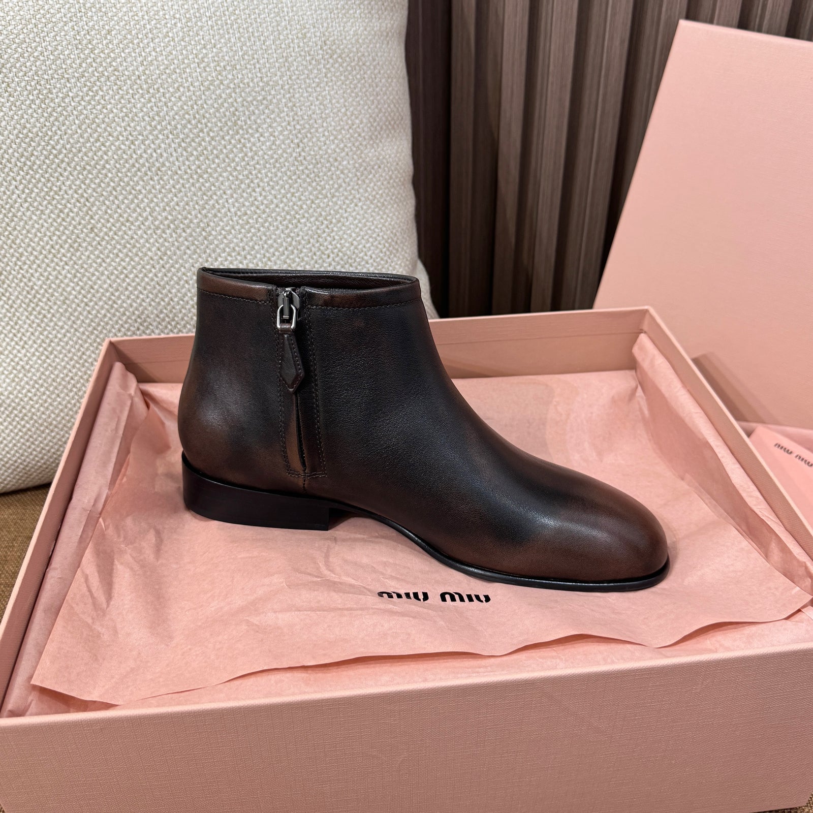 미우미우 퓨메 가죽 부티