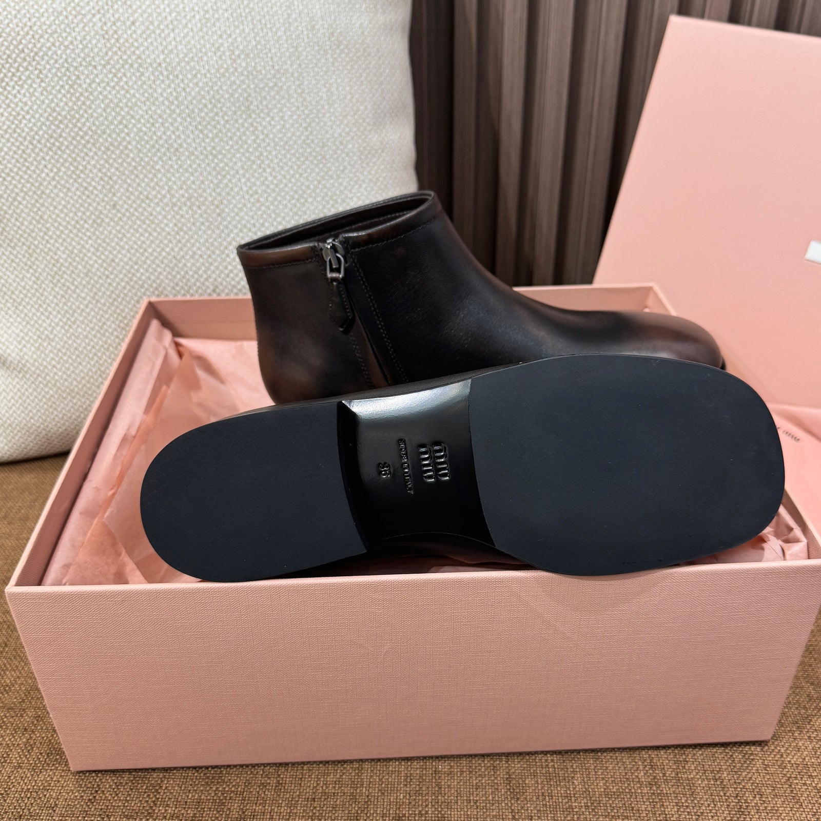 미우미우 퓨메 가죽 부티