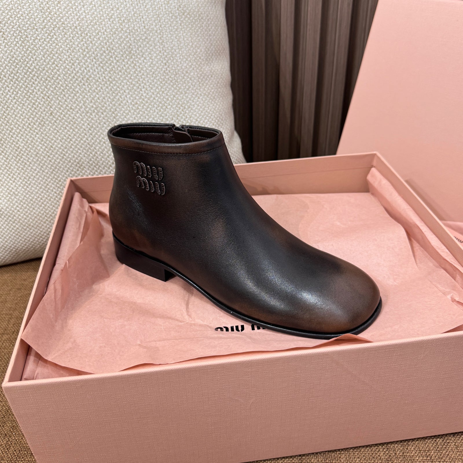 미우미우 퓨메 가죽 부티