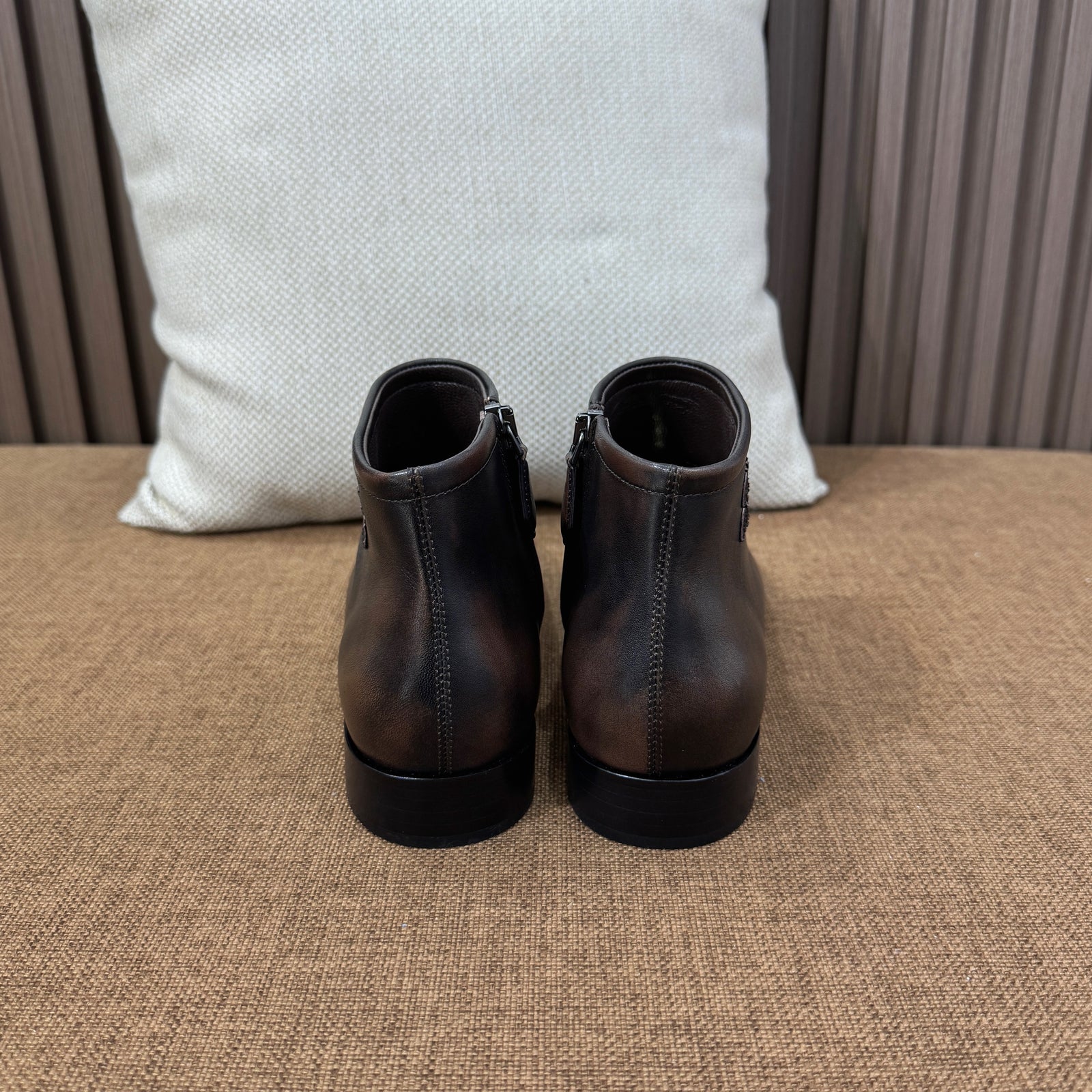 미우미우 퓨메 가죽 부티