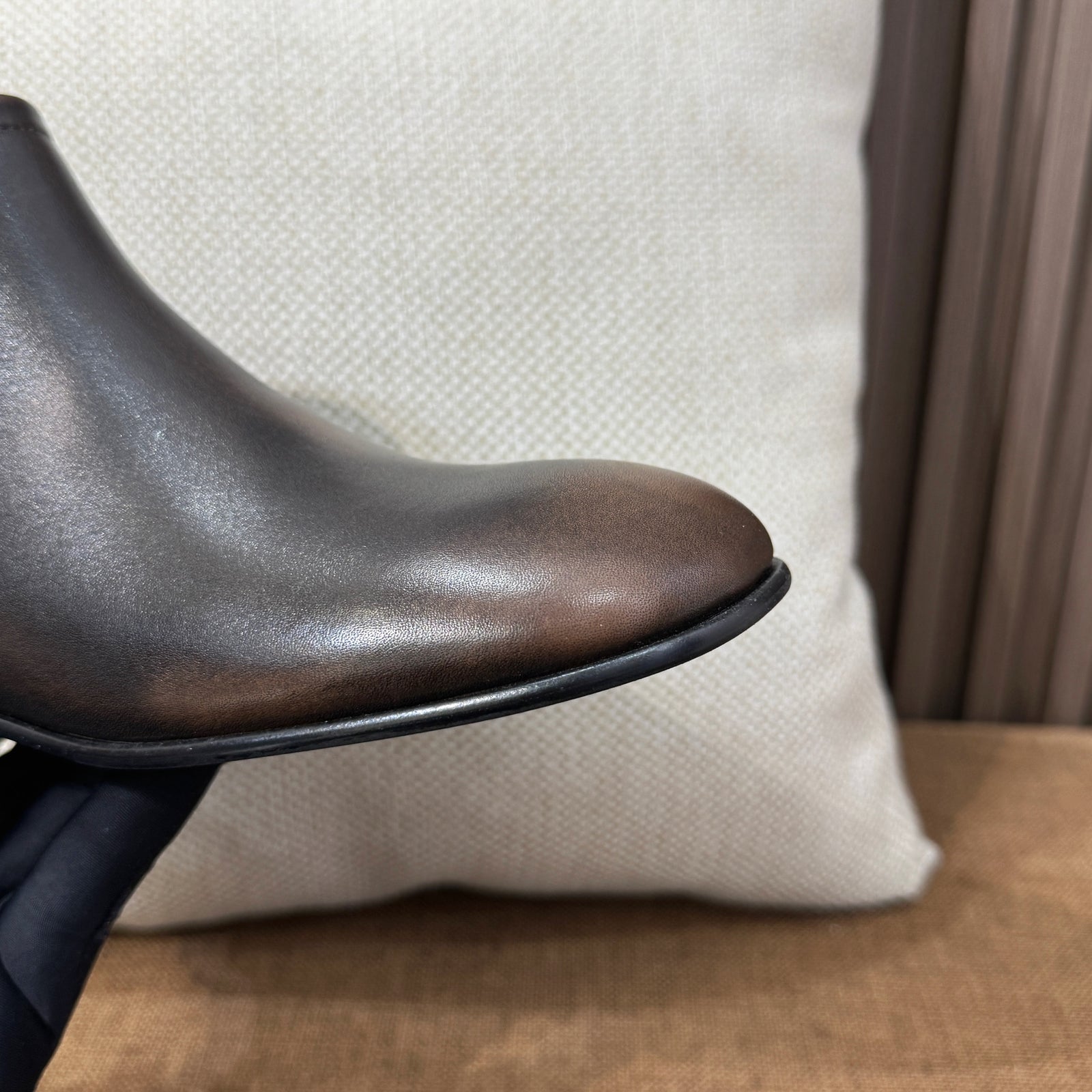 미우미우 퓨메 가죽 부티