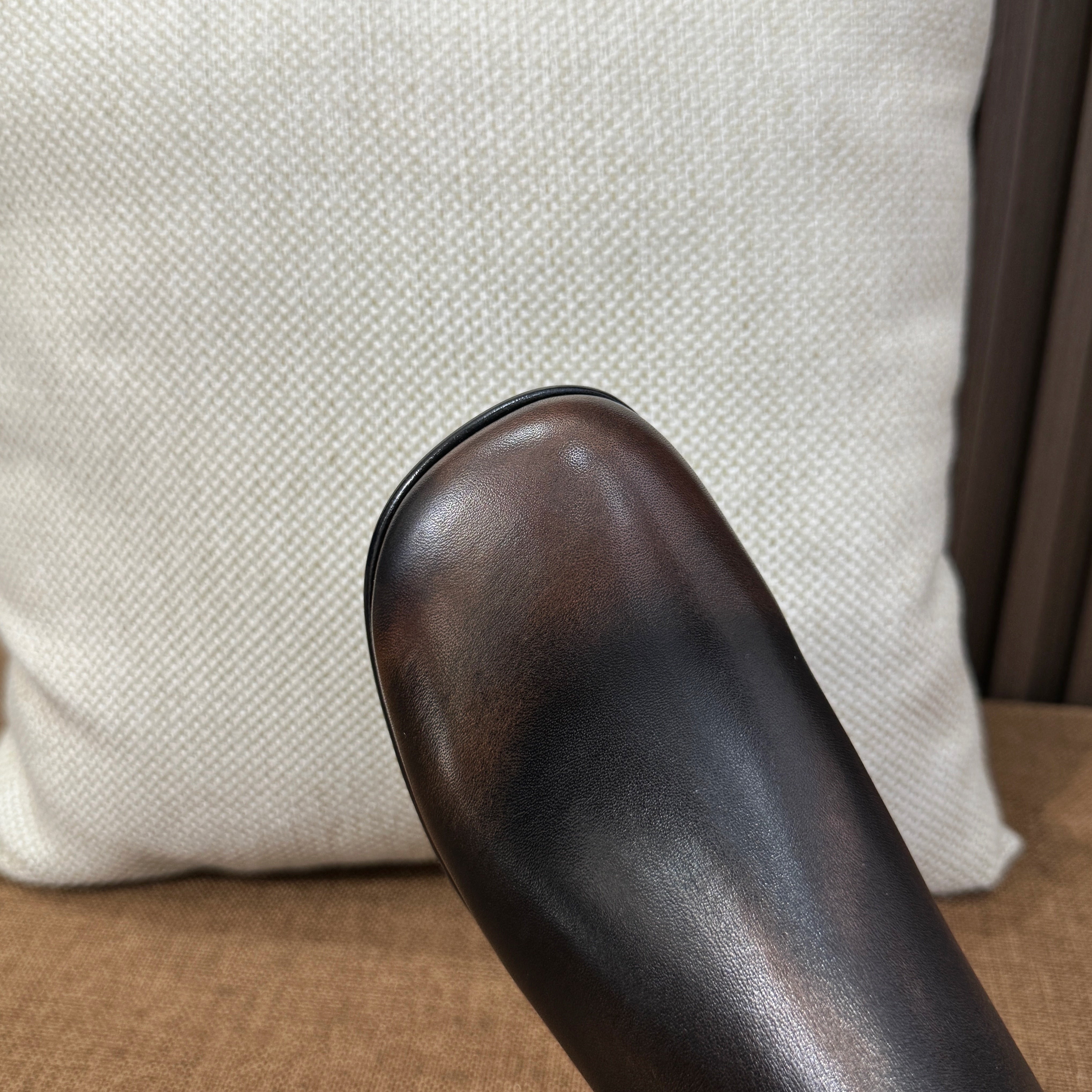 미우미우 퓨메 가죽 부티