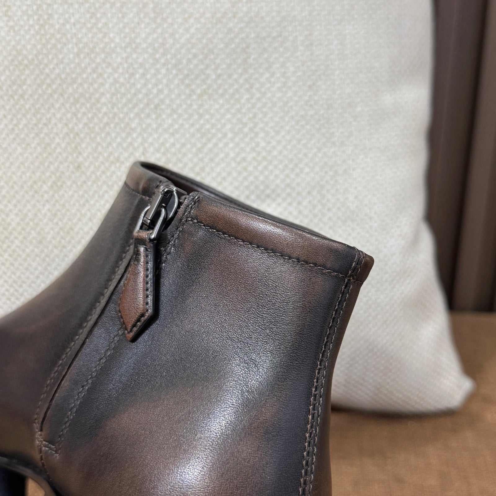 미우미우 퓨메 가죽 부티