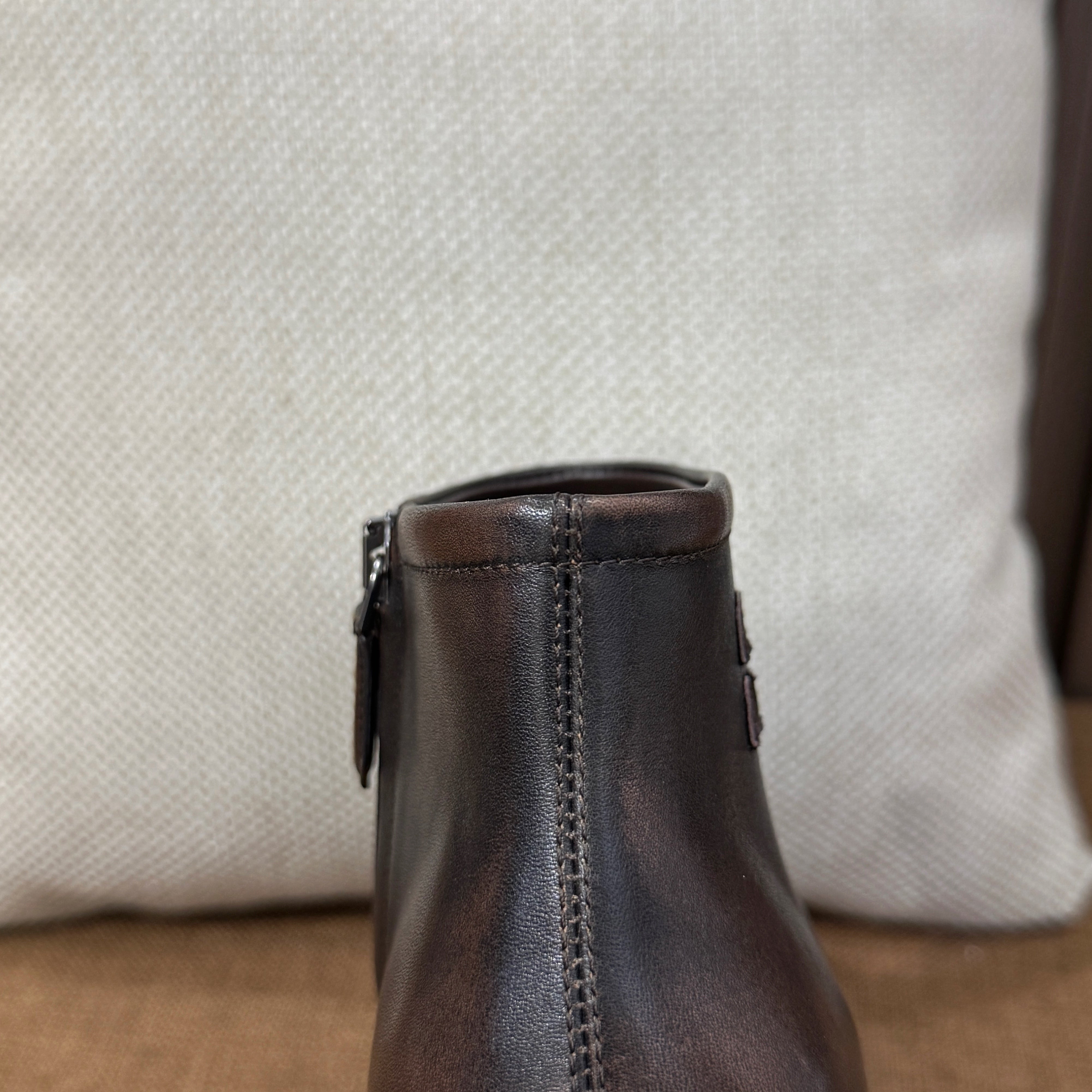 미우미우 퓨메 가죽 부티