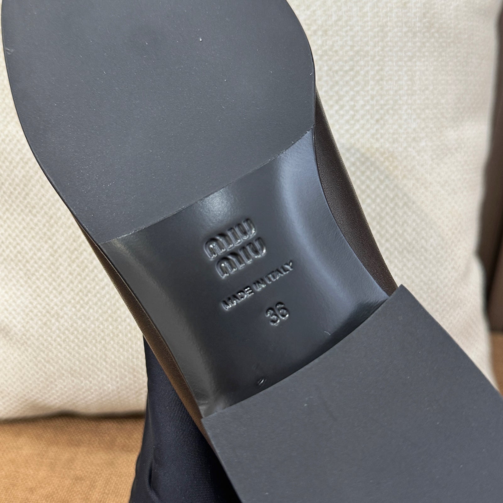 미우미우 퓨메 가죽 부티