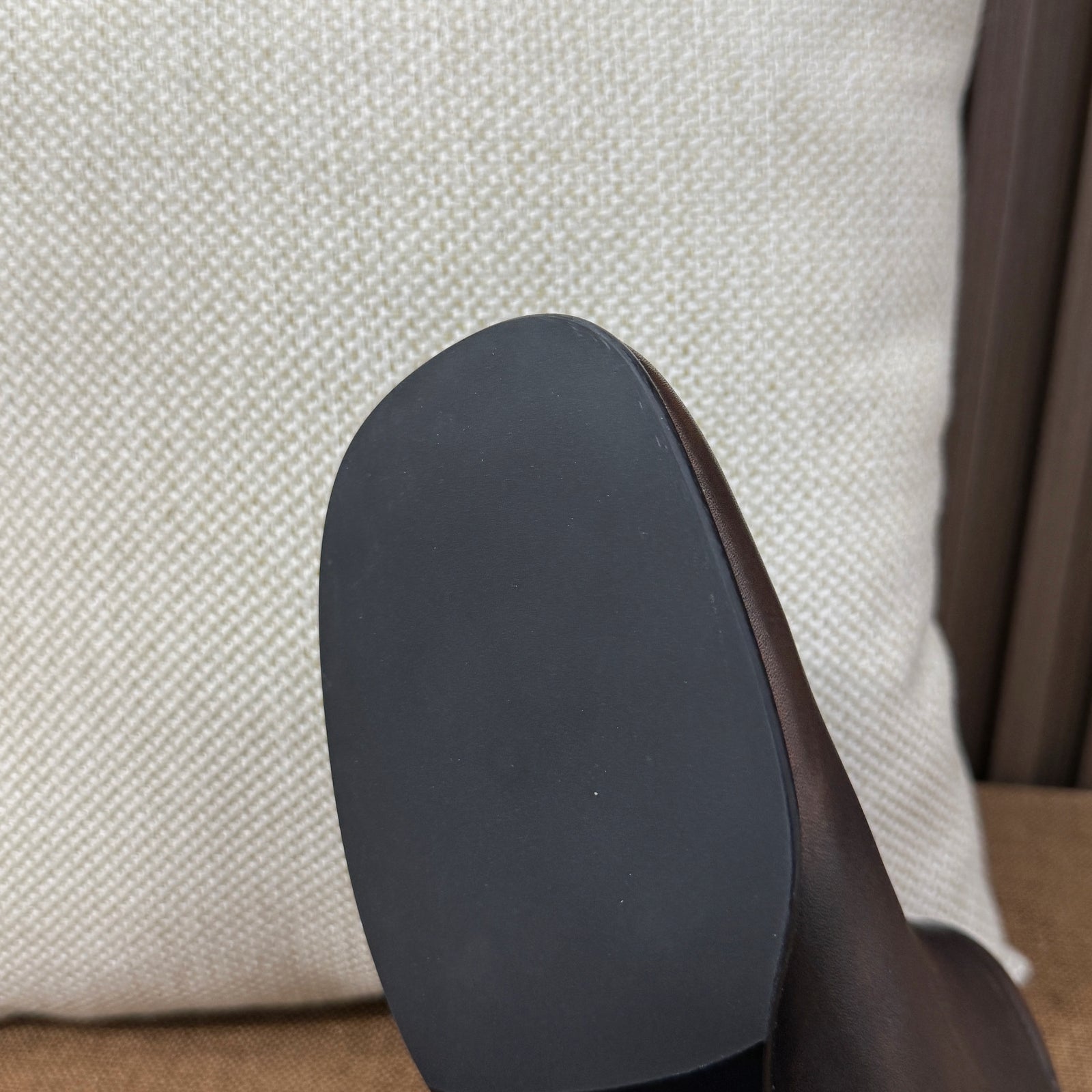 미우미우 퓨메 가죽 부티