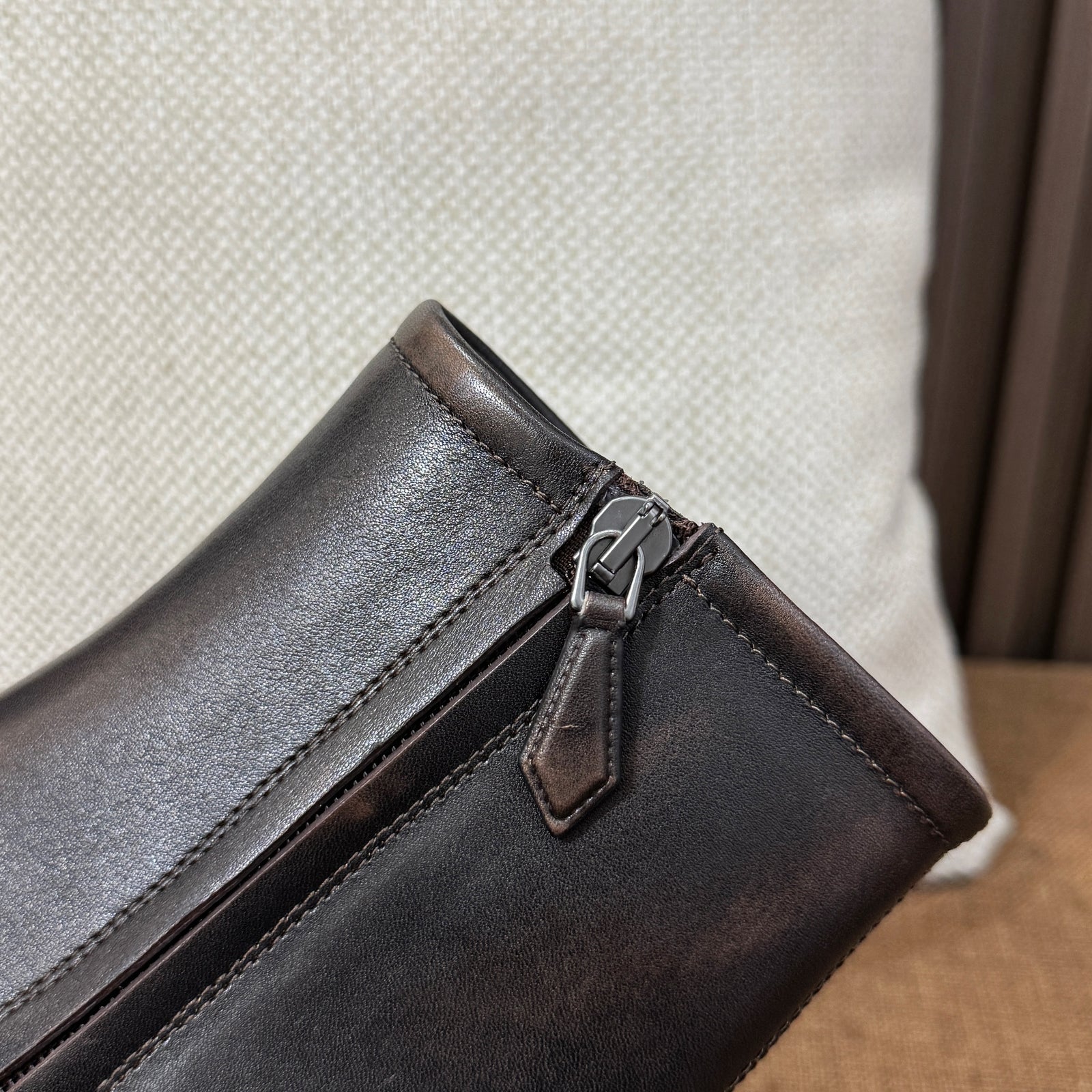 미우미우 퓨메 송아지 가죽 앵클 부츠