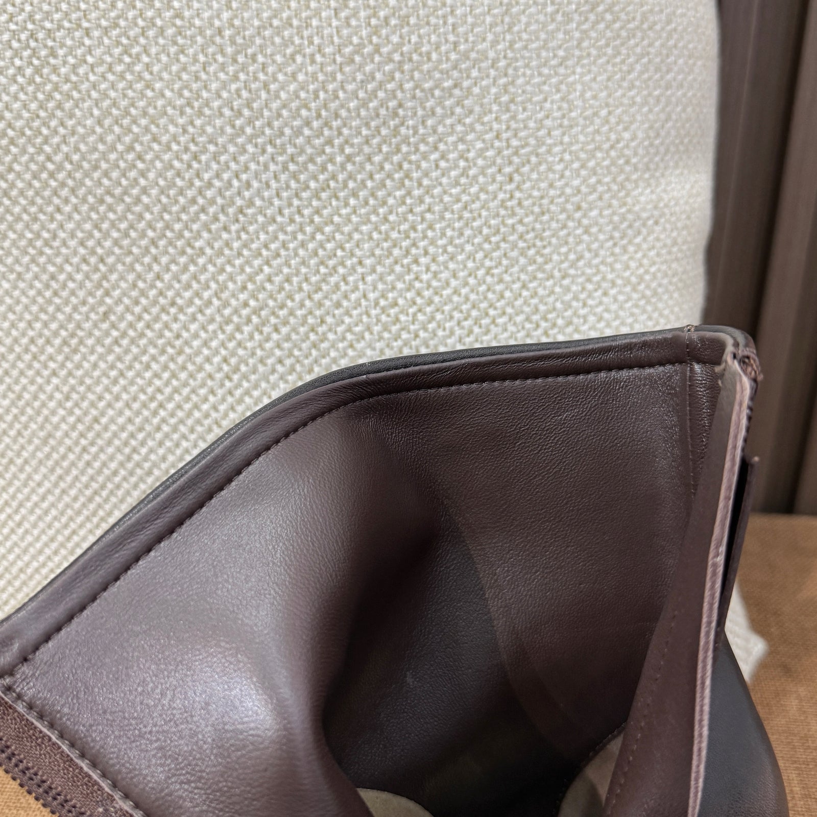 미우미우 퓨메 송아지 가죽 앵클 부츠