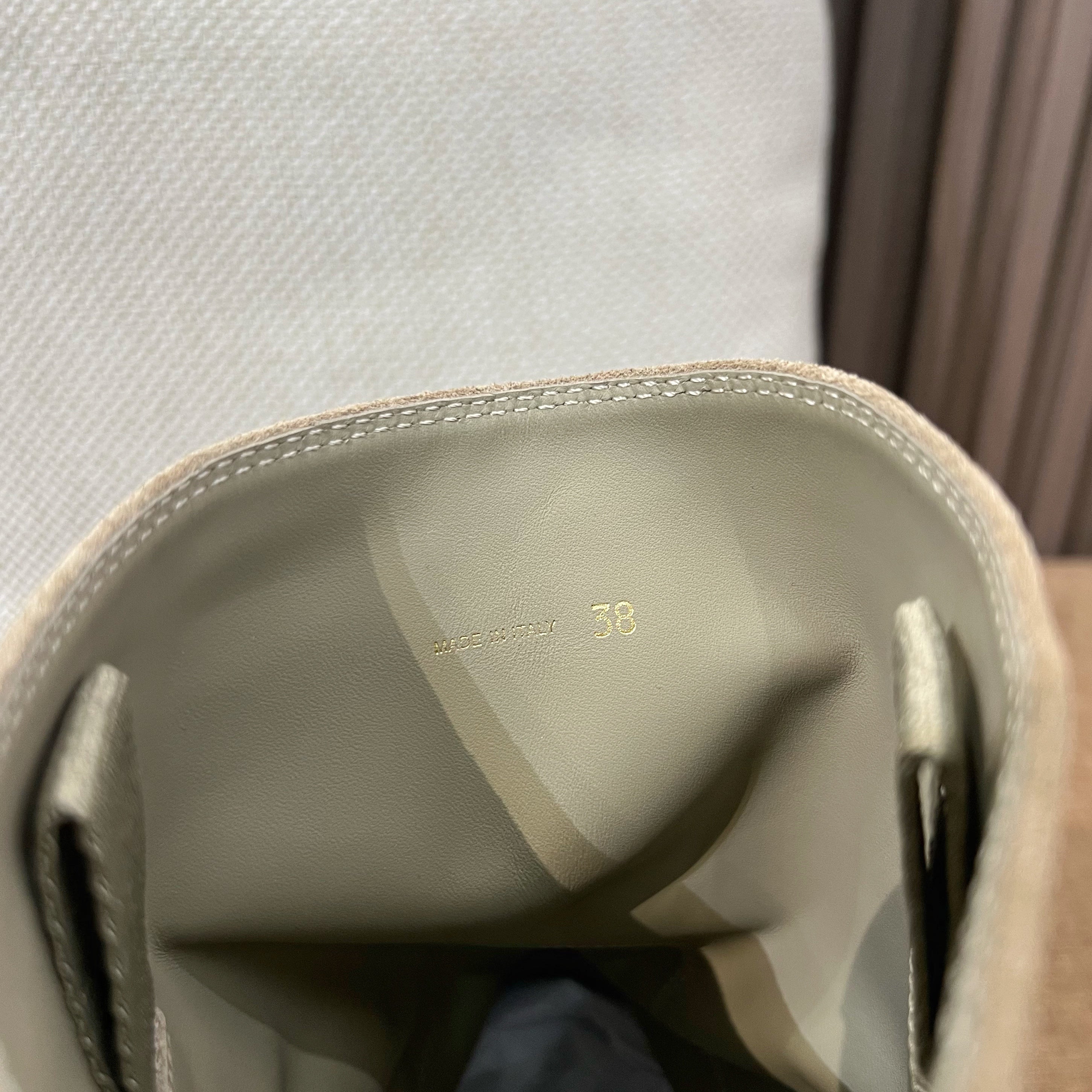 프라다 레더 부티 블랙