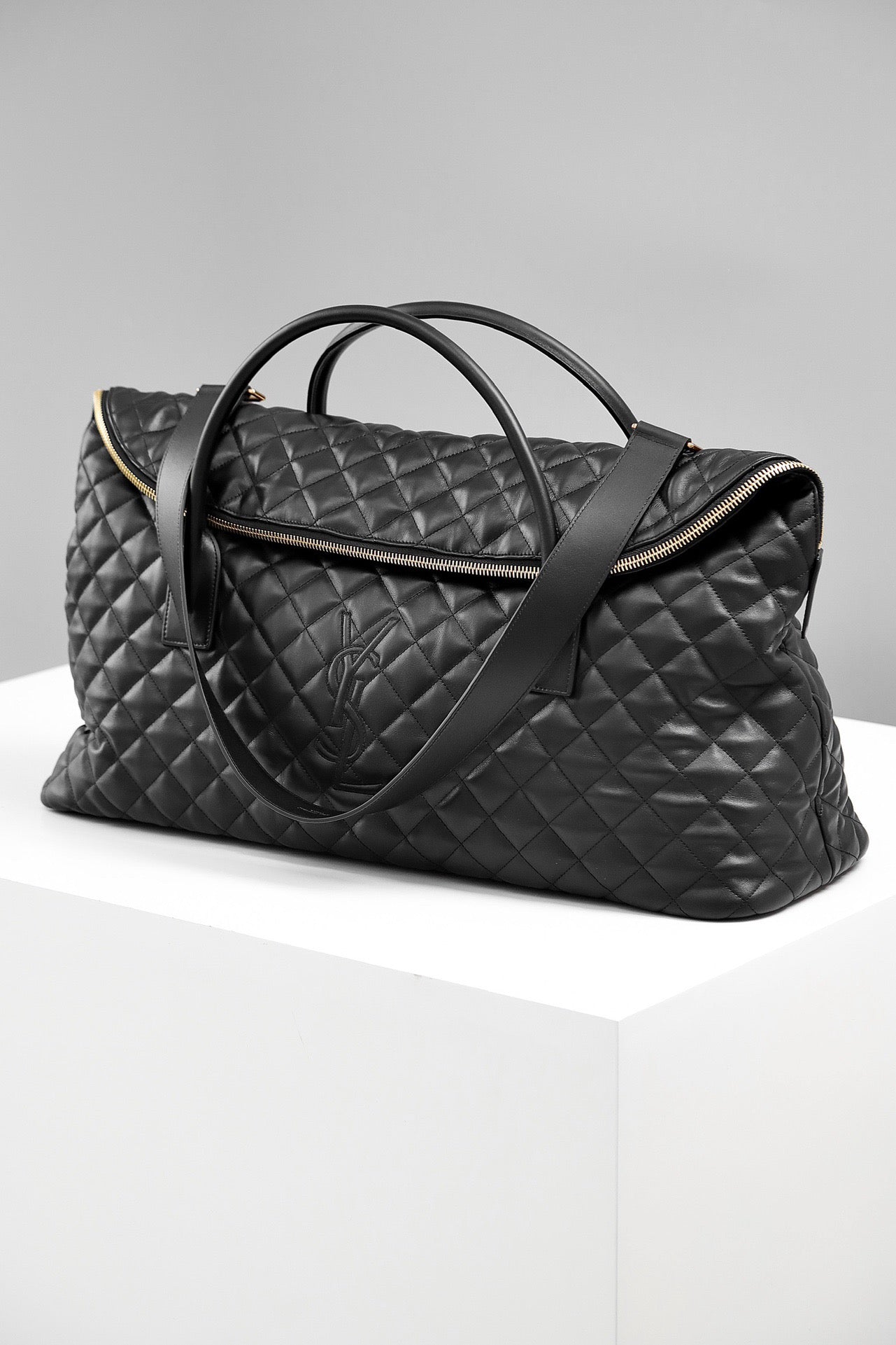 생로랑 퀼티드 레더 ES 자이언트 트래블백 블랙