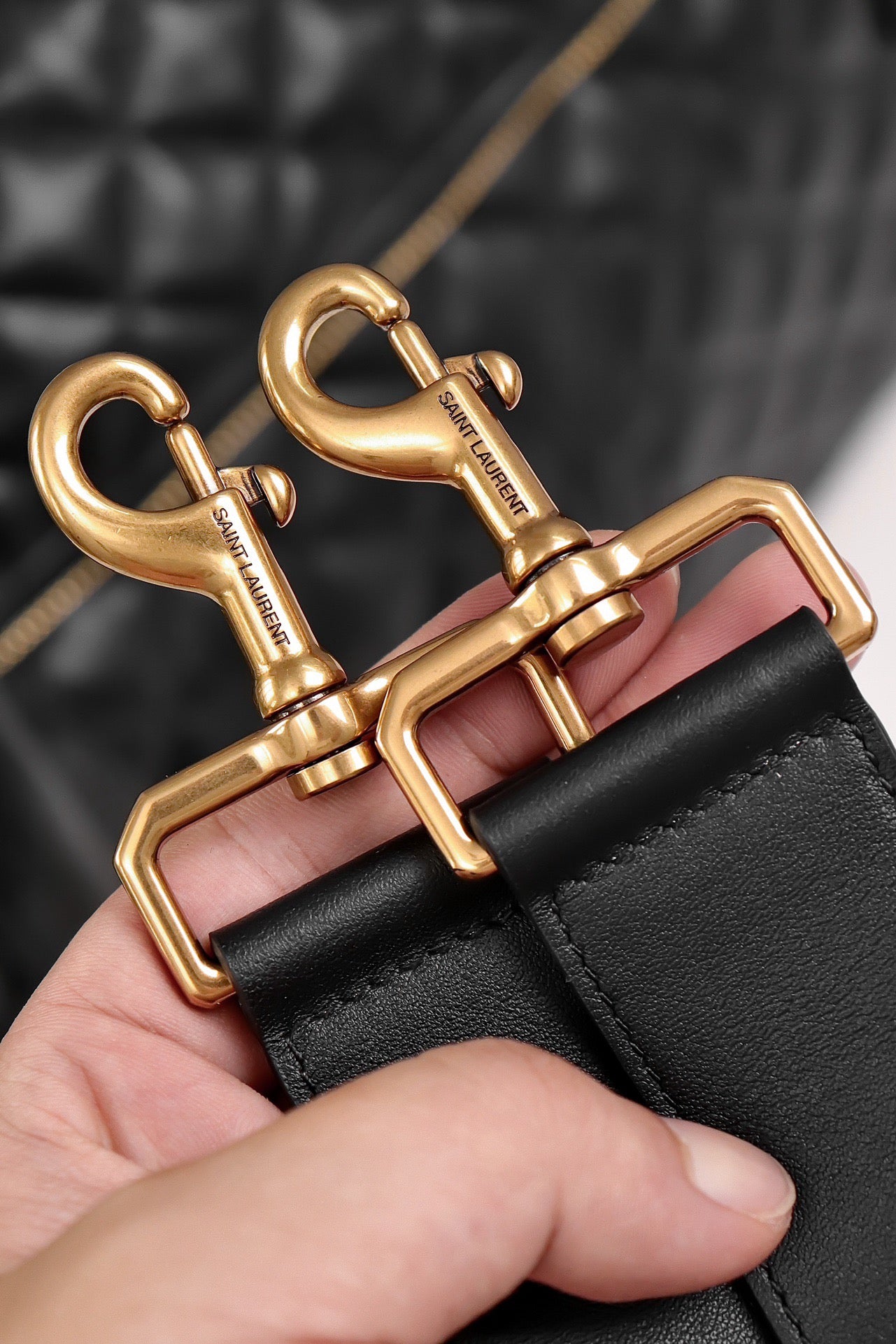 생로랑 퀼티드 레더 ES 자이언트 트래블백 블랙