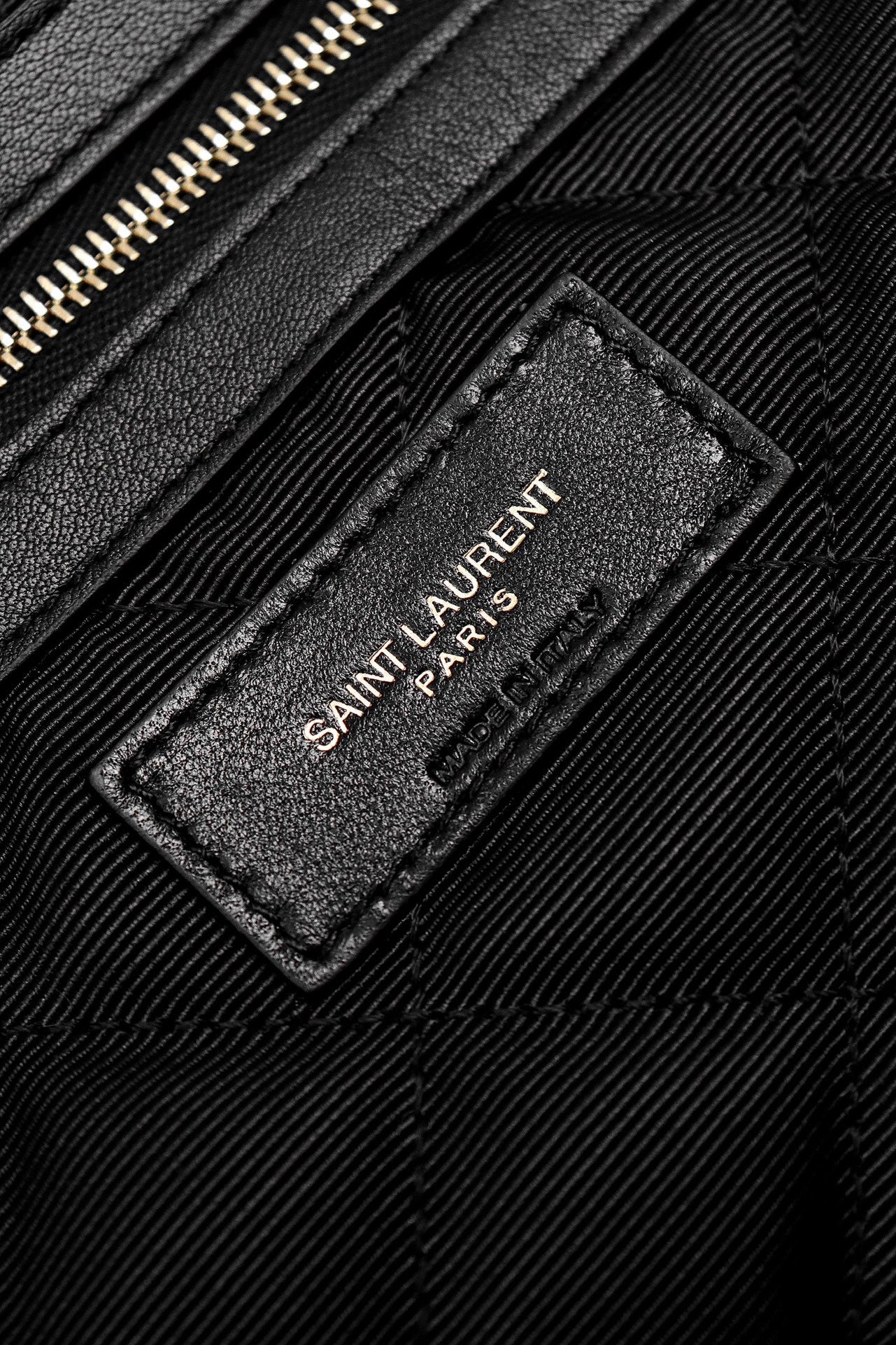 생로랑 퀼티드 레더 ES 자이언트 트래블백 블랙