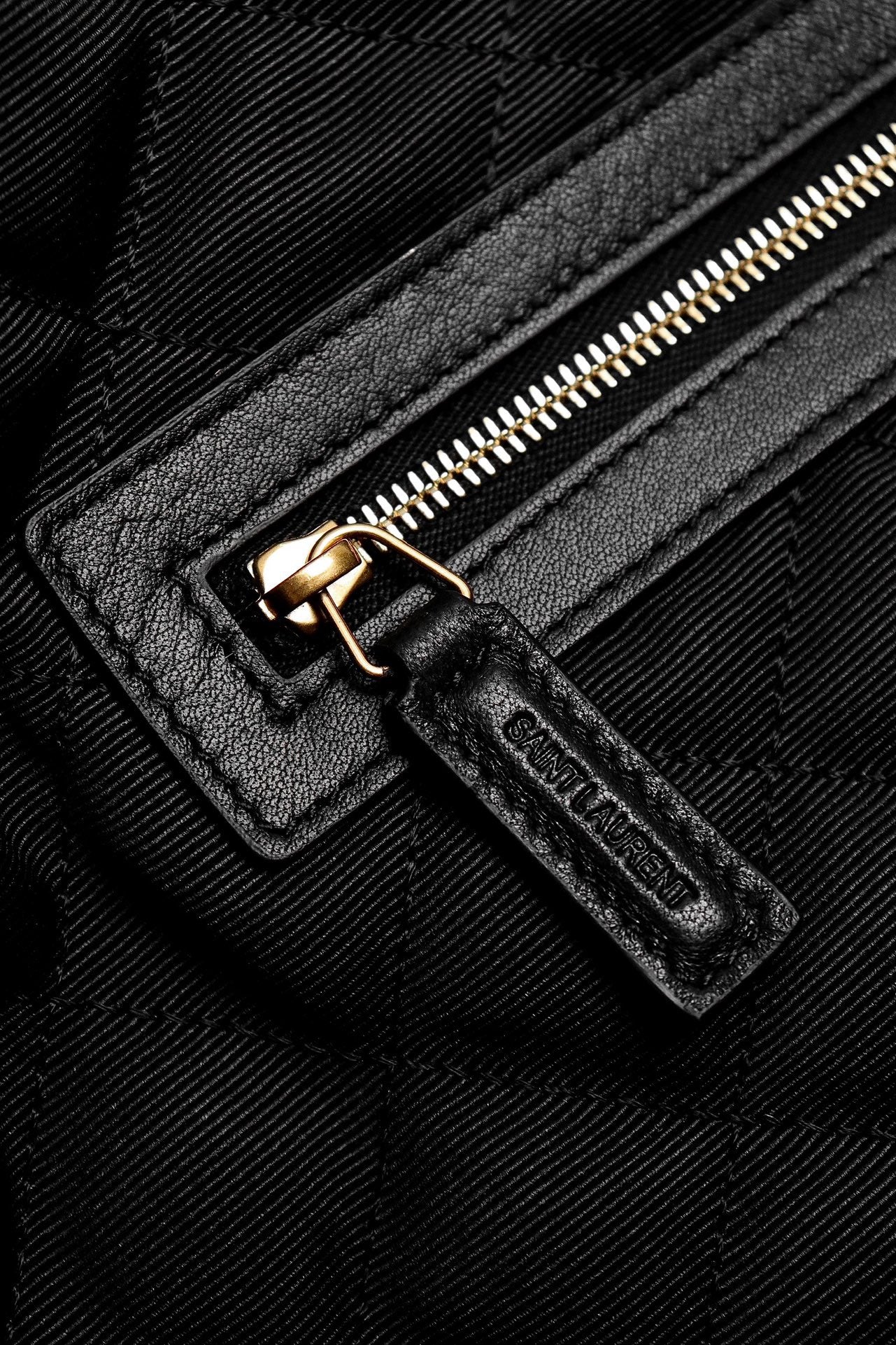 생로랑 퀼티드 레더 ES 자이언트 트래블백 블랙