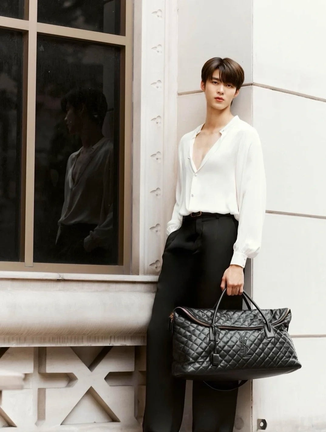 생로랑 퀼티드 레더 ES 자이언트 트래블백 블랙