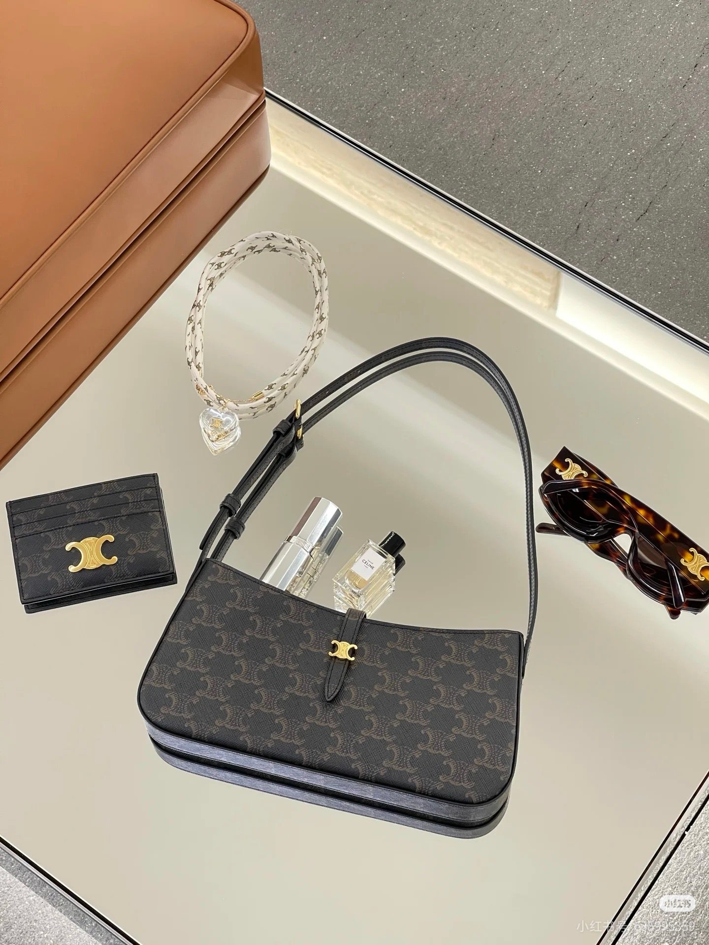 셀린느 티나 숄더백 트리옹프 캔버스 블랙