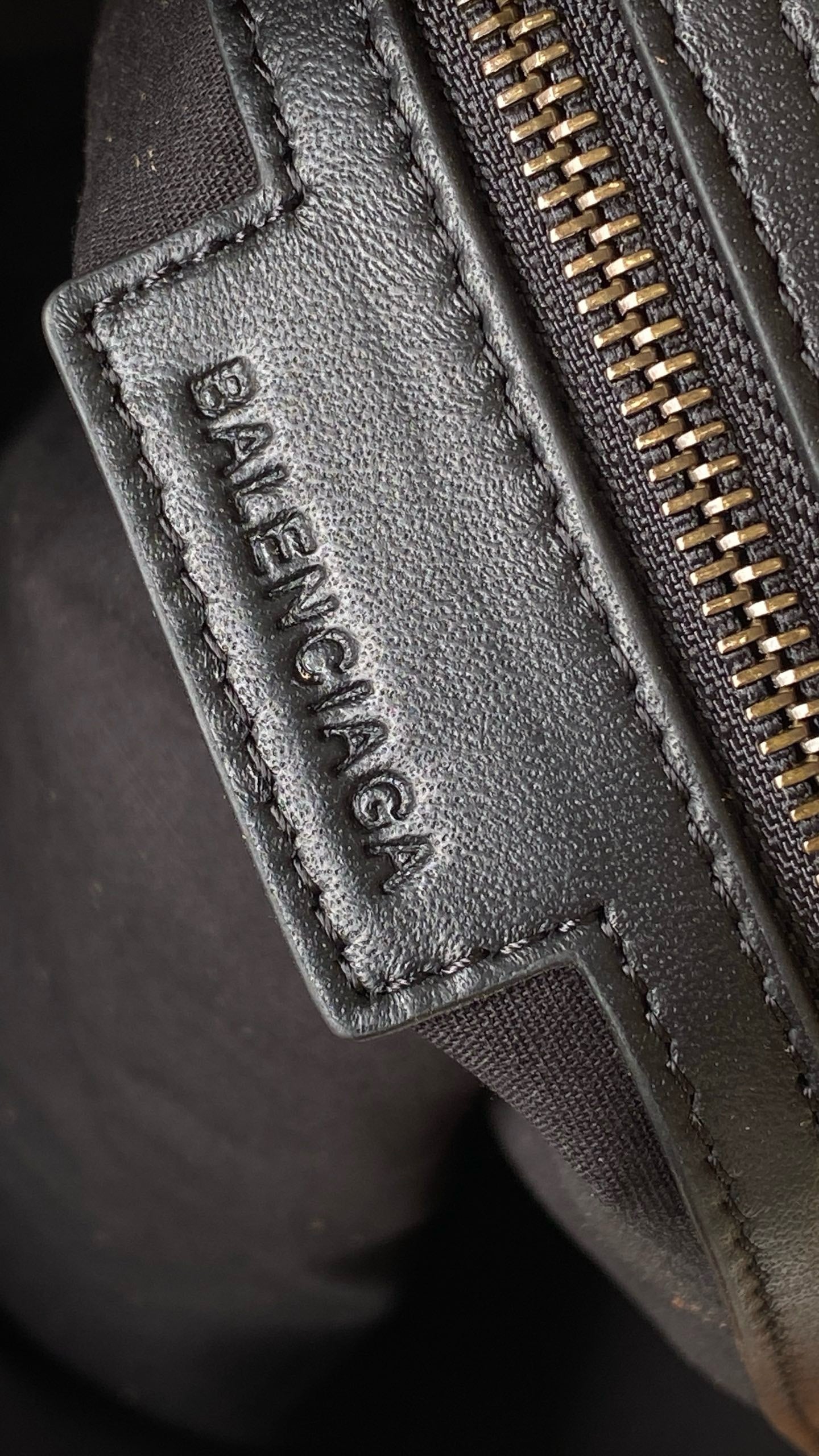 발렌시아가 여성 르 시티 백 미디움 스웨이드 카프스킨