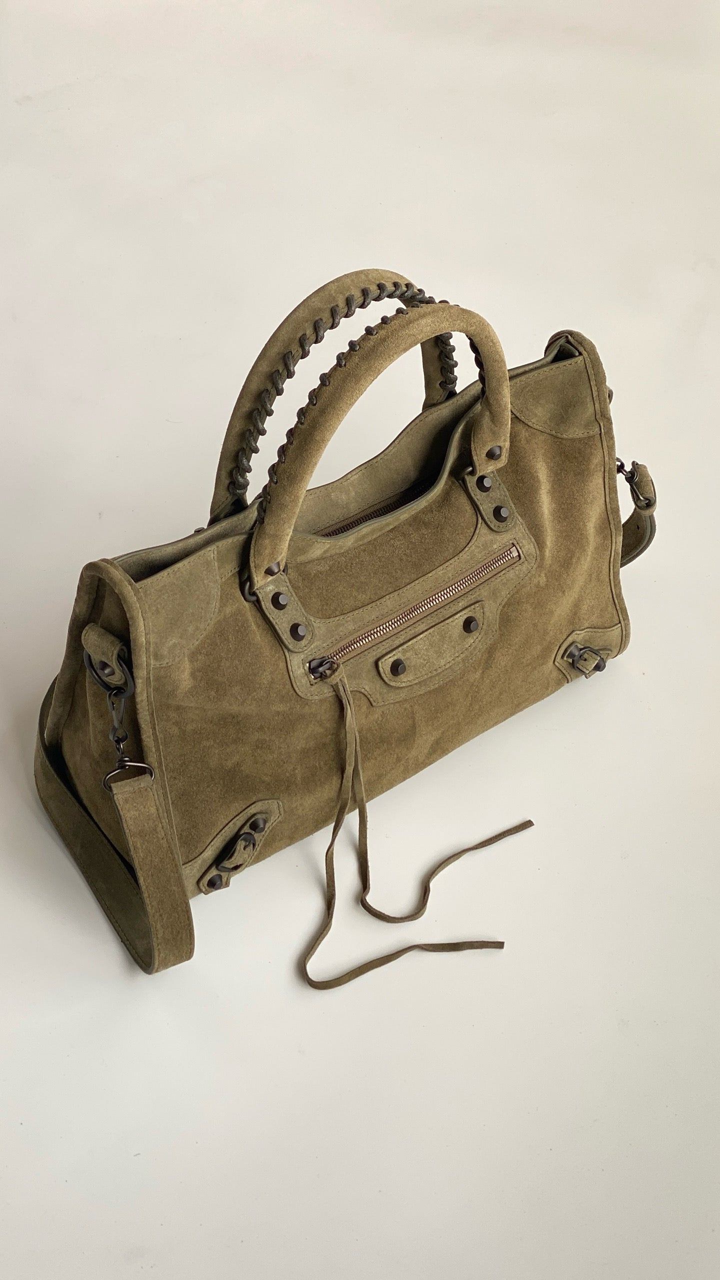 발렌시아가 여성 르 시티 백 미디움 스웨이드 카프스킨