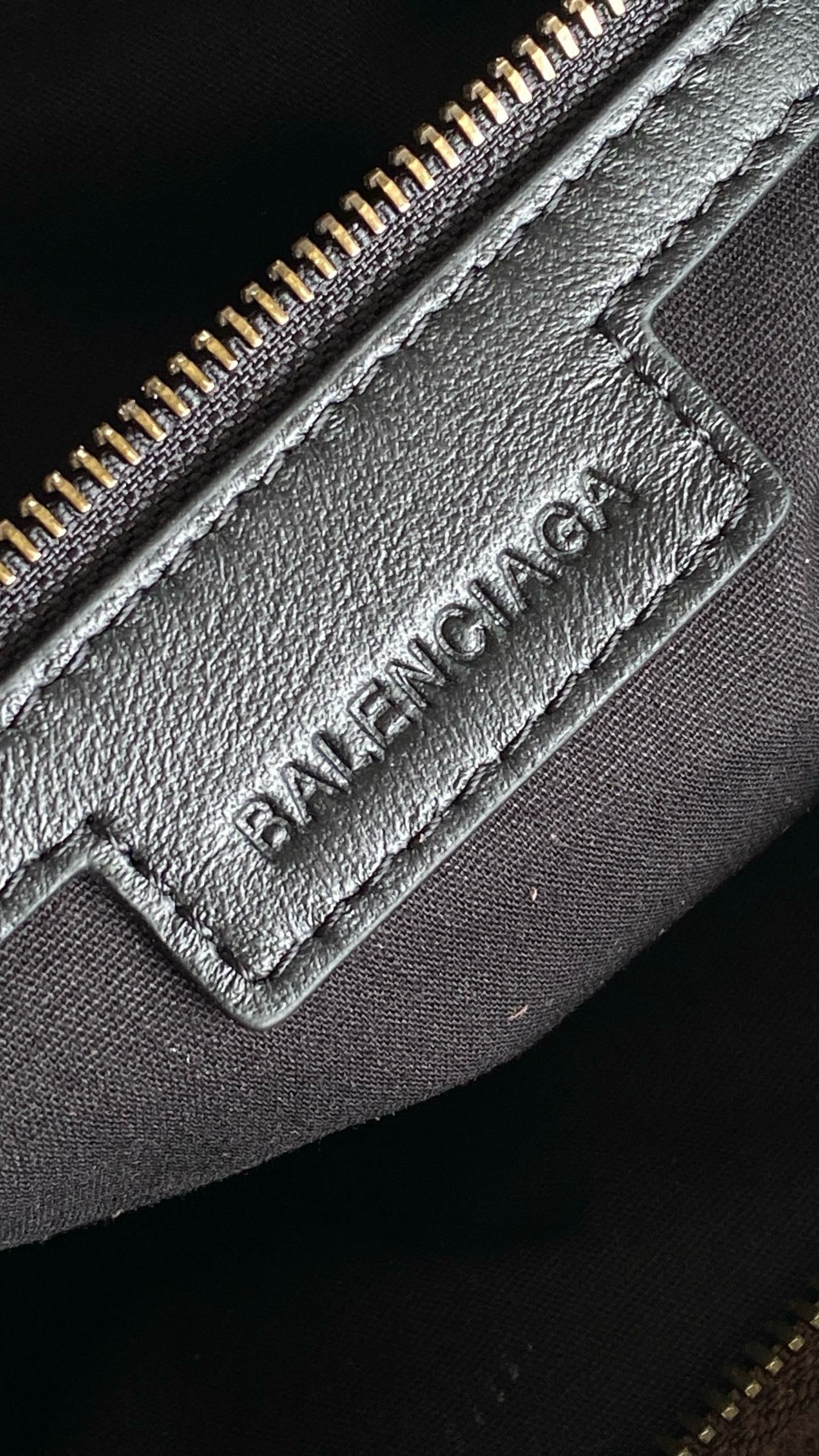 발렌시아가 여성 르 시티 백 미디움 스웨이드 카프스킨