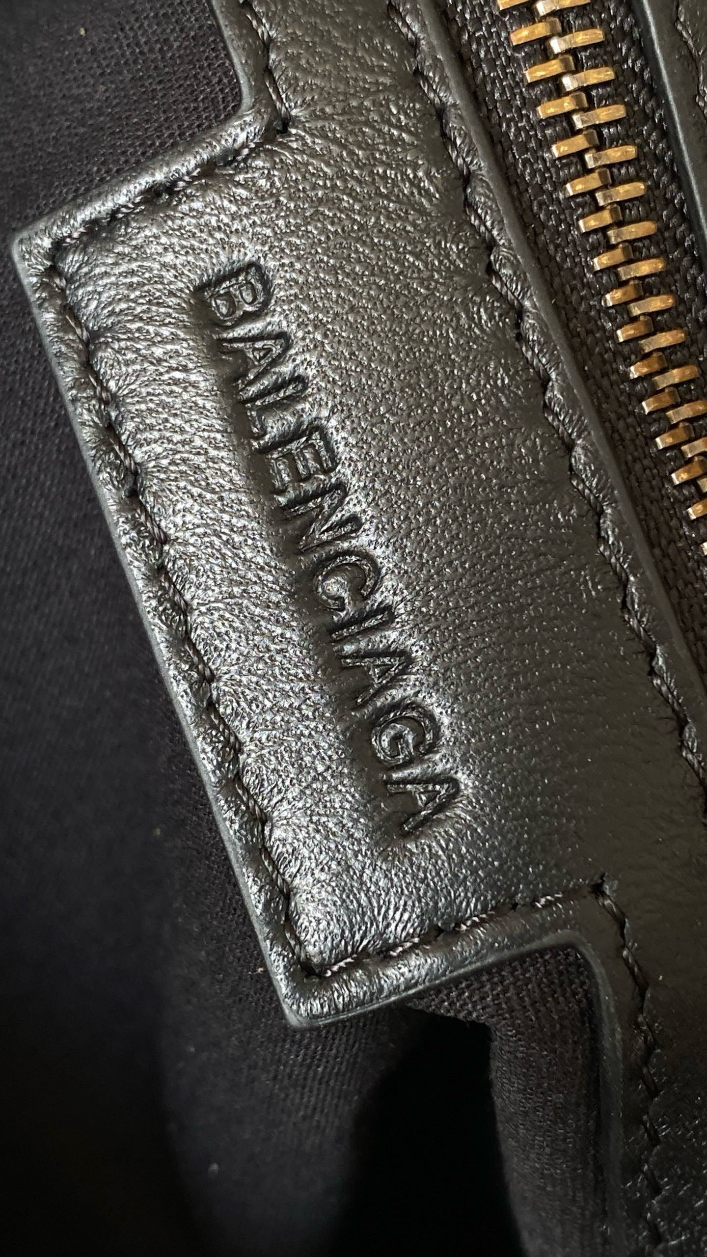 발렌시아가 여성 르 시티 백 스몰 스웨이드 카프스킨