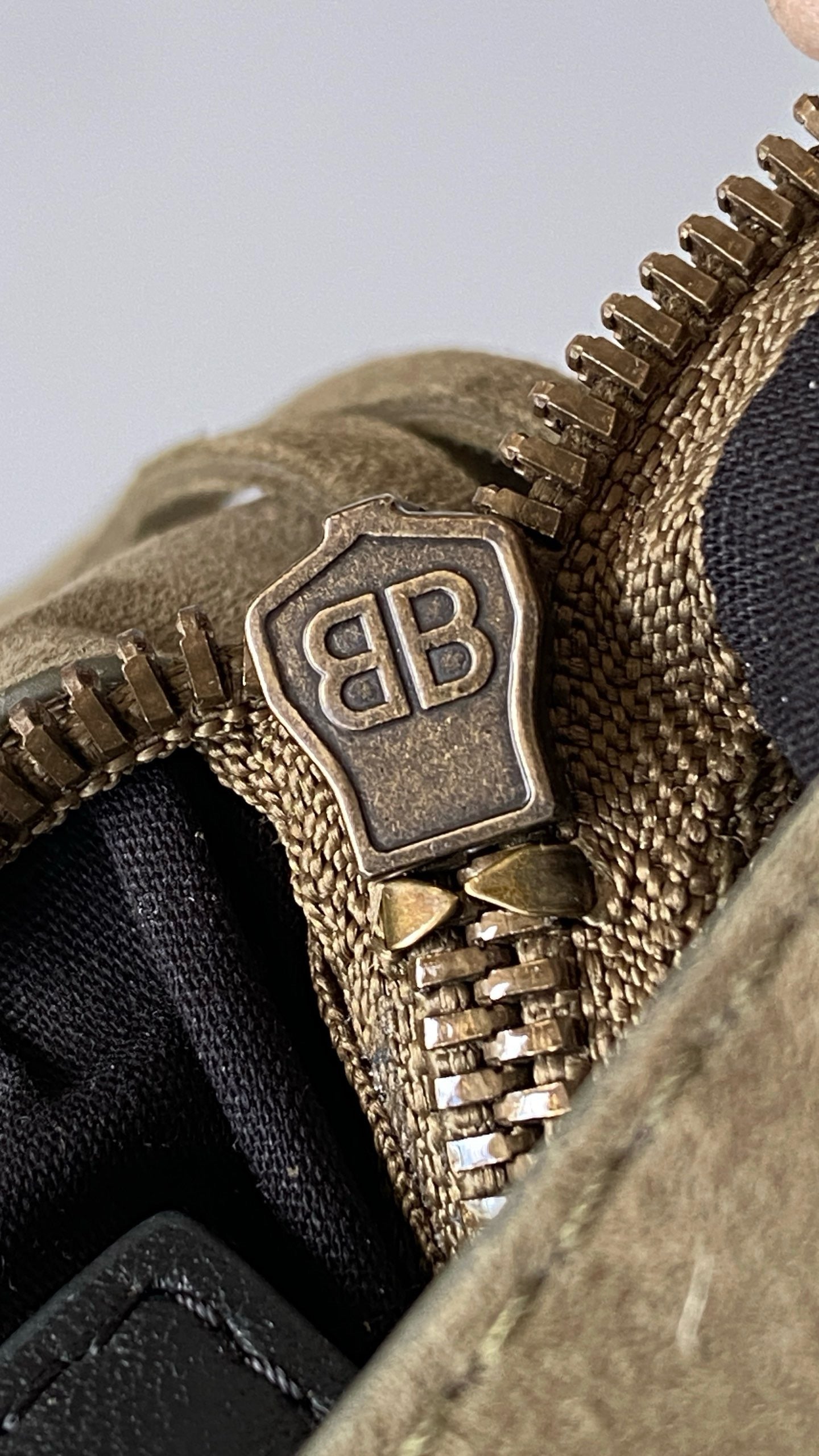 발렌시아가 여성 르 시티 백 스몰 스웨이드 카프스킨