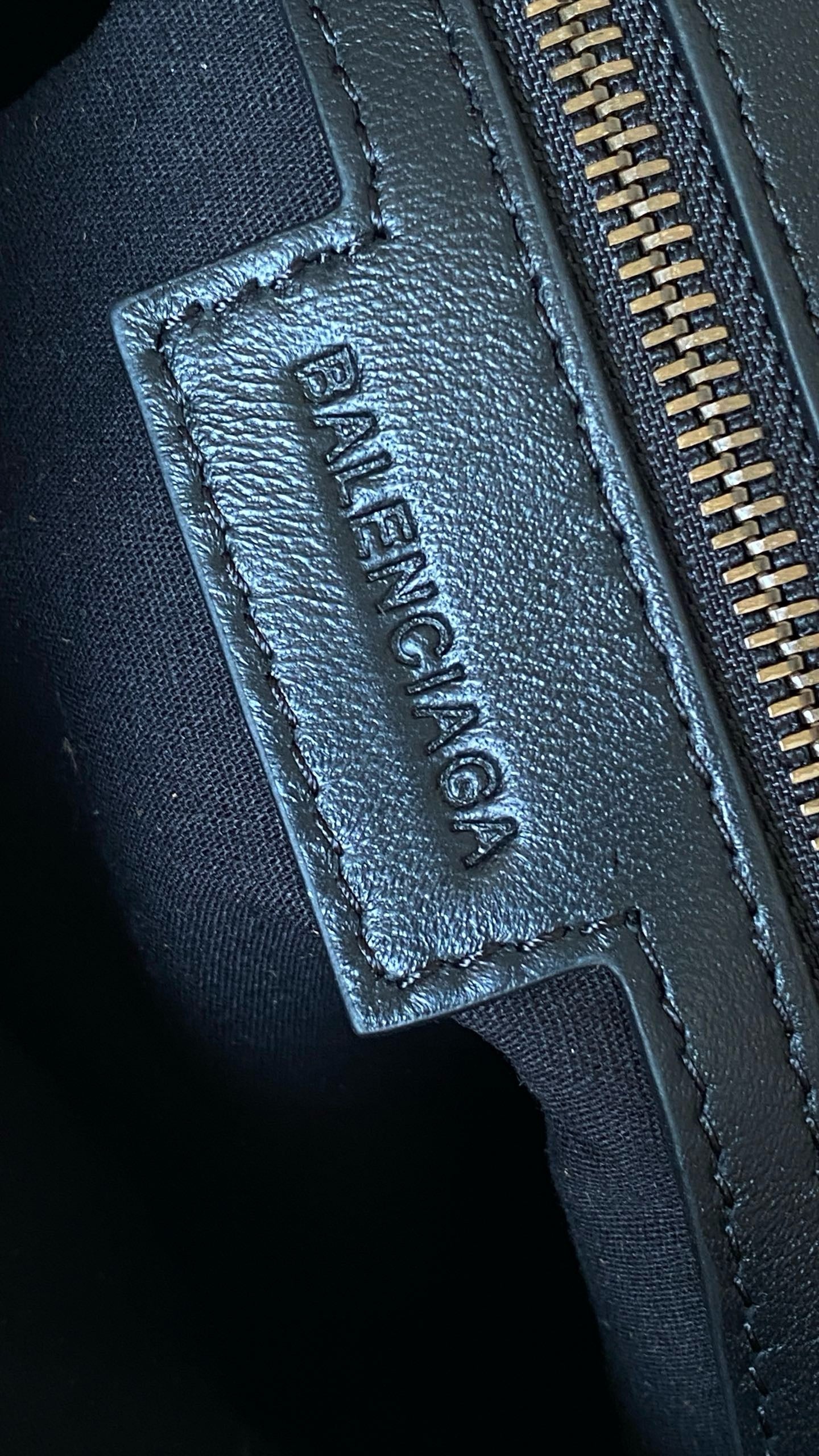 발렌시아가 여성 르 시티 백 스몰 스웨이드 카프스킨