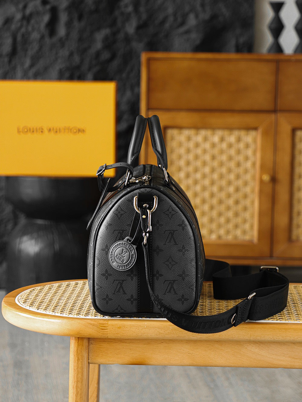 루이비통 키폴 반둘리에 이클립스 모노그램 35