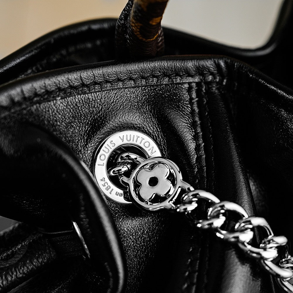 루이비통 오프 듀티 (Off Duty) 백팩 바이브