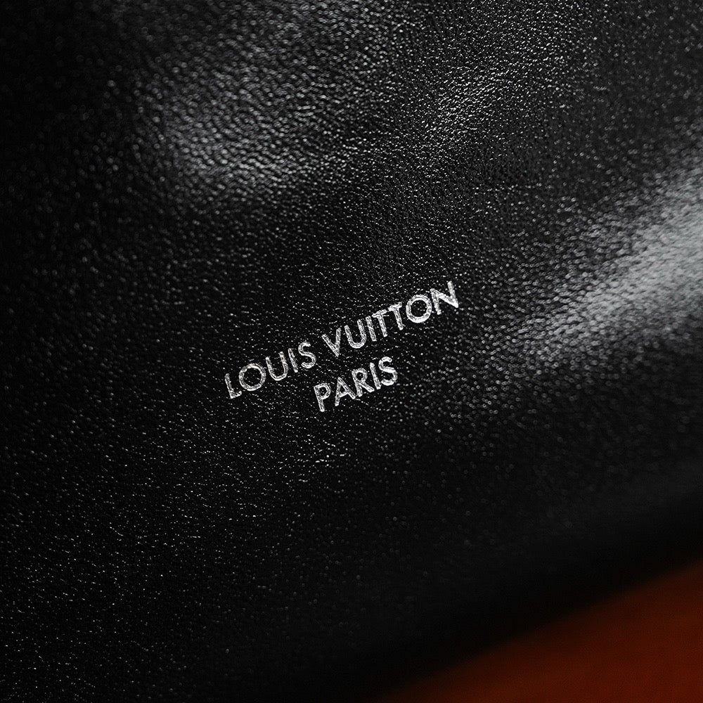 루이비통 오프 듀티 (Off Duty) 백팩 바이브