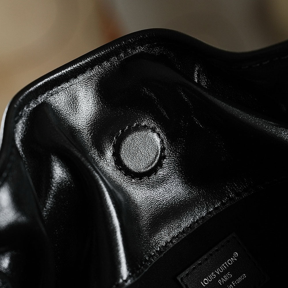 루이비통 오프 듀티 (Off Duty) 백팩 바이브 MM