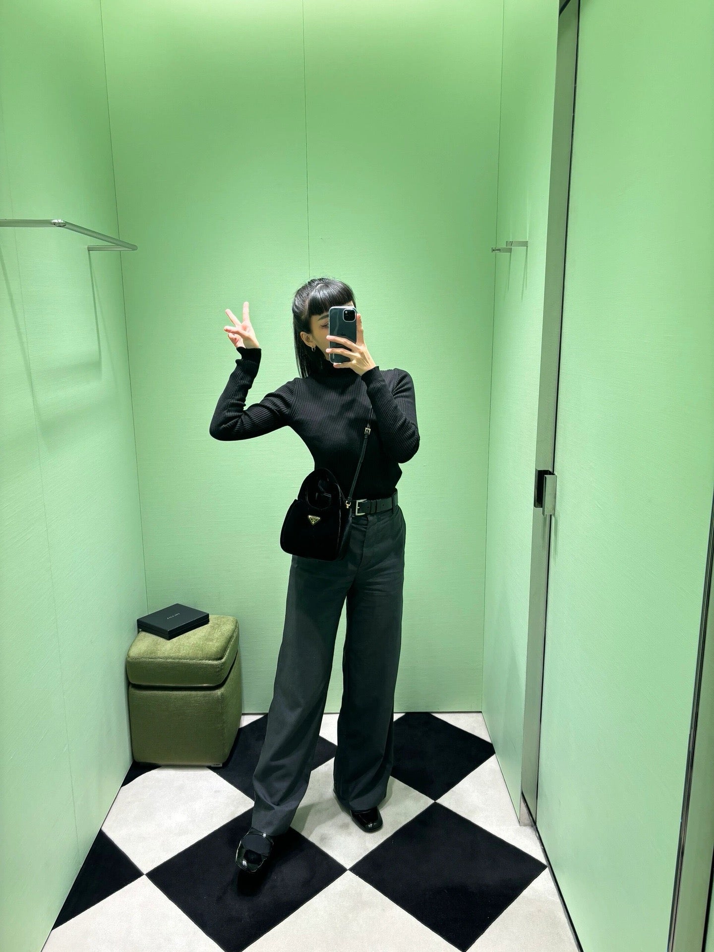 프라다 패딩 벨벳 미니 핸드백