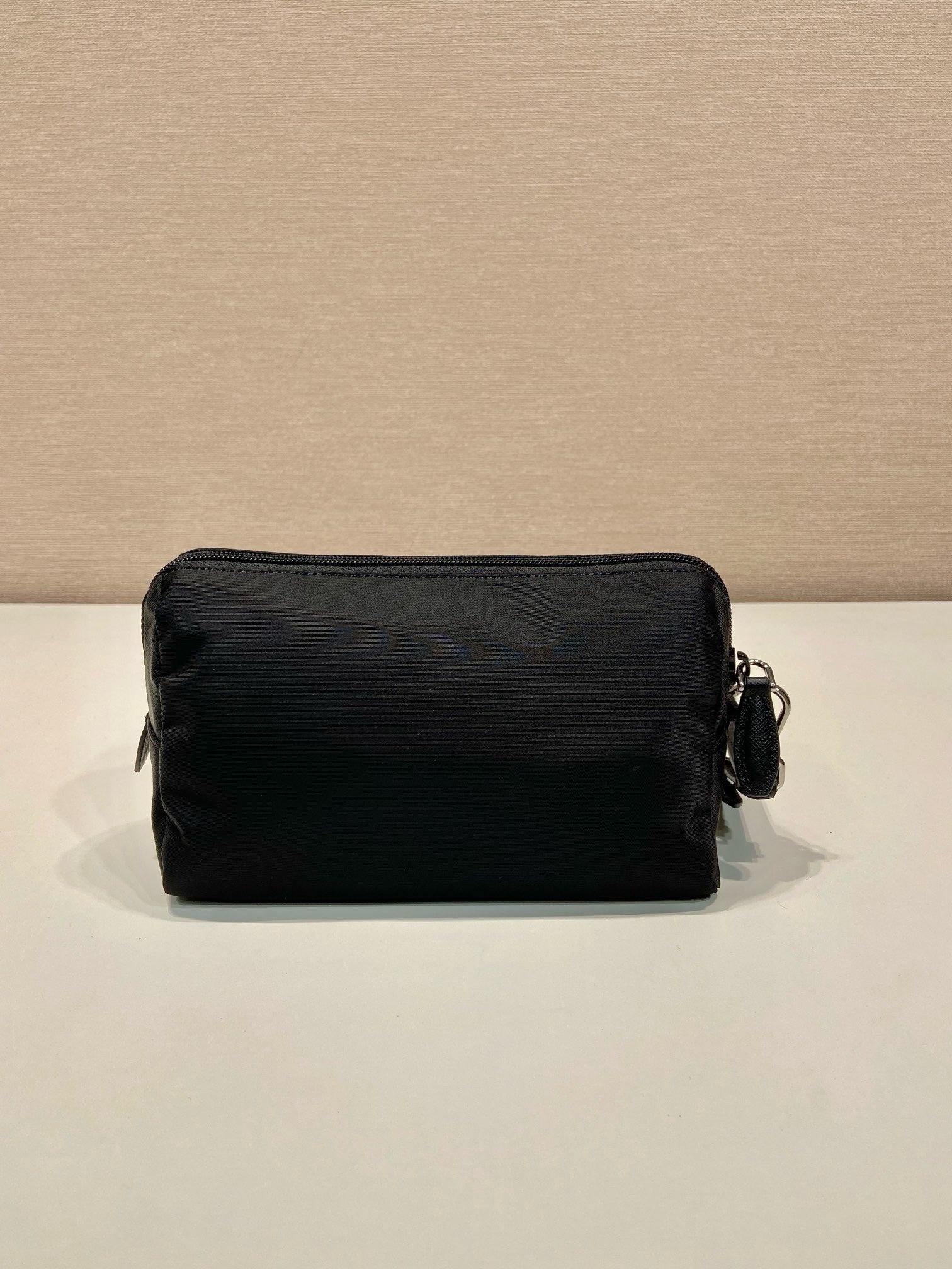 프라다 미디엄 리나일론 파우치