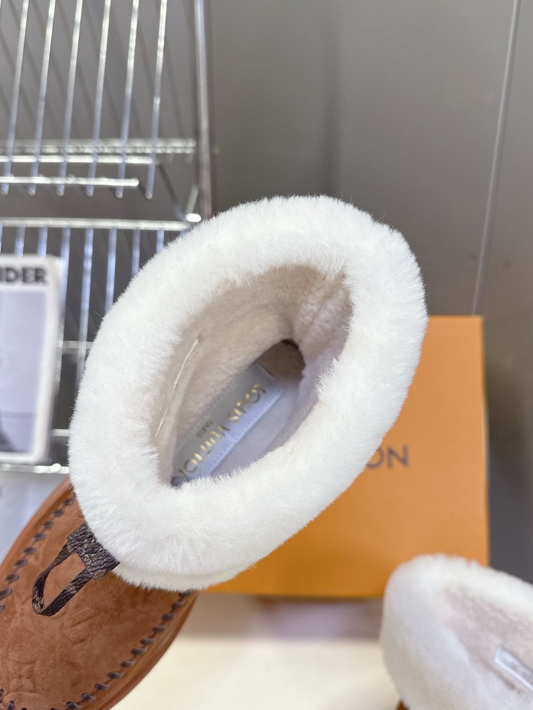 루이비통 코르티나 앵클 부츠