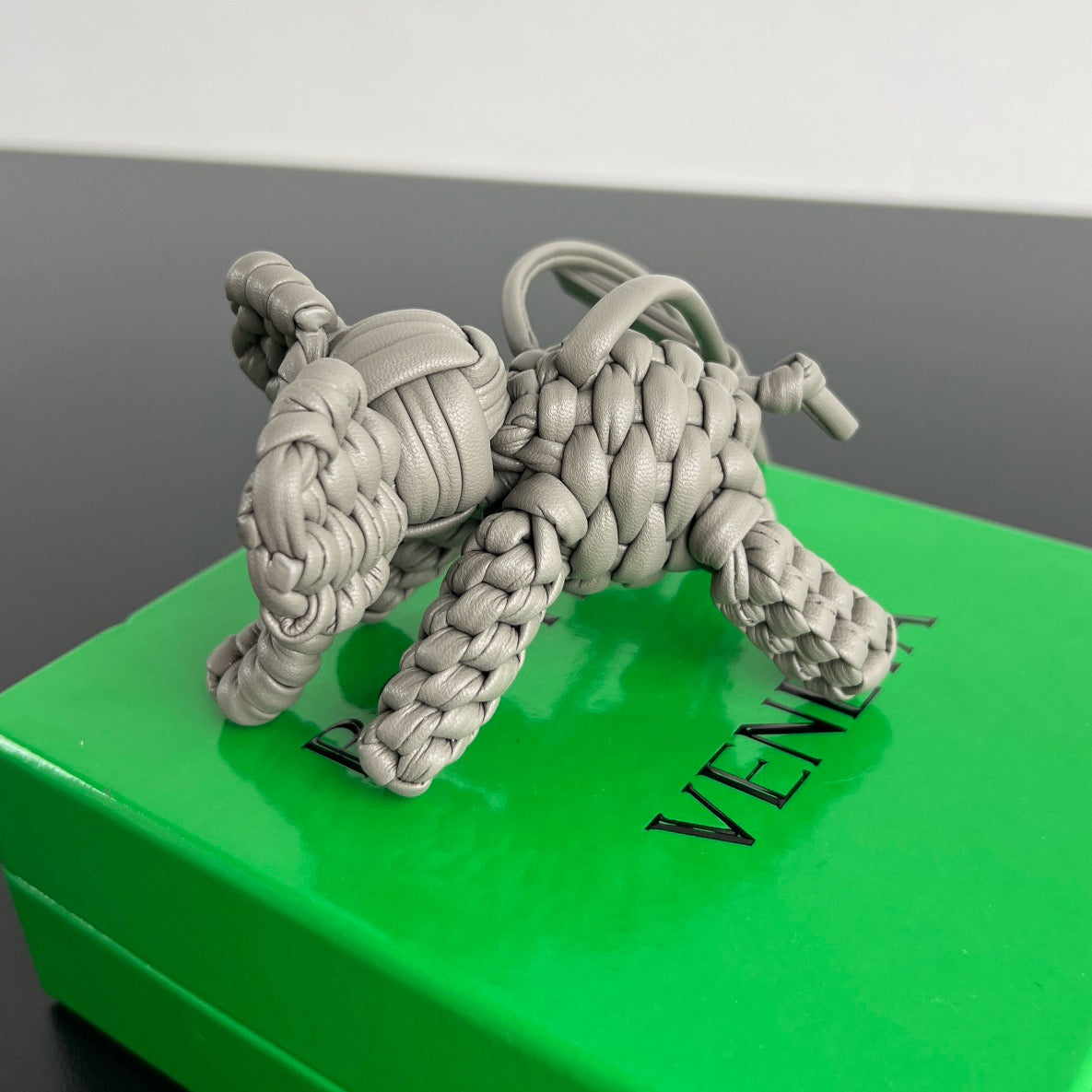 보테가 베네타 엘리펀트 백참