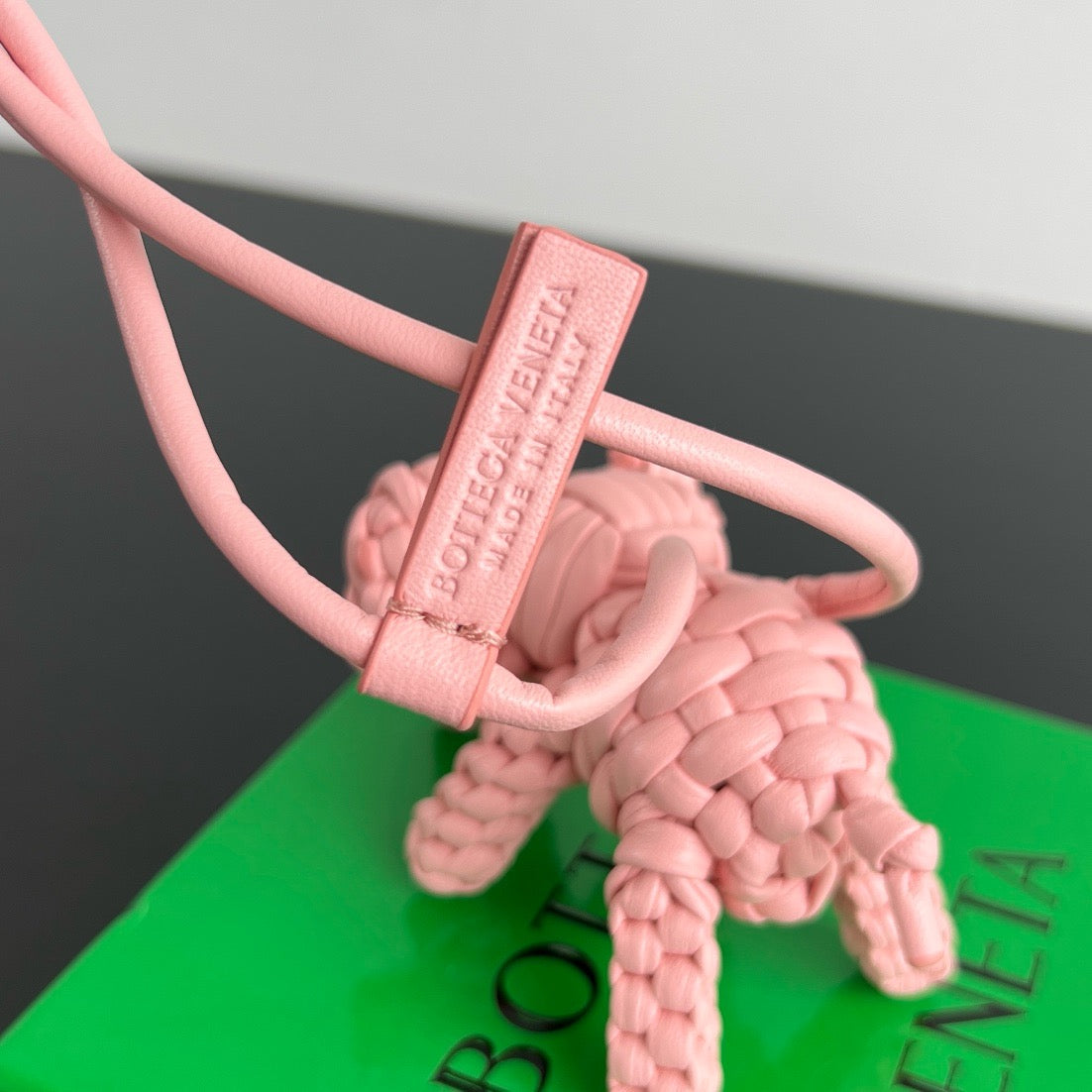 보테가 베네타 엘리펀트 백참