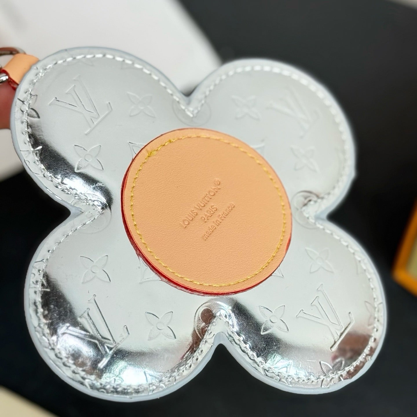 루이비통 비비엔 헤드 모노그램 미러 키 홀더