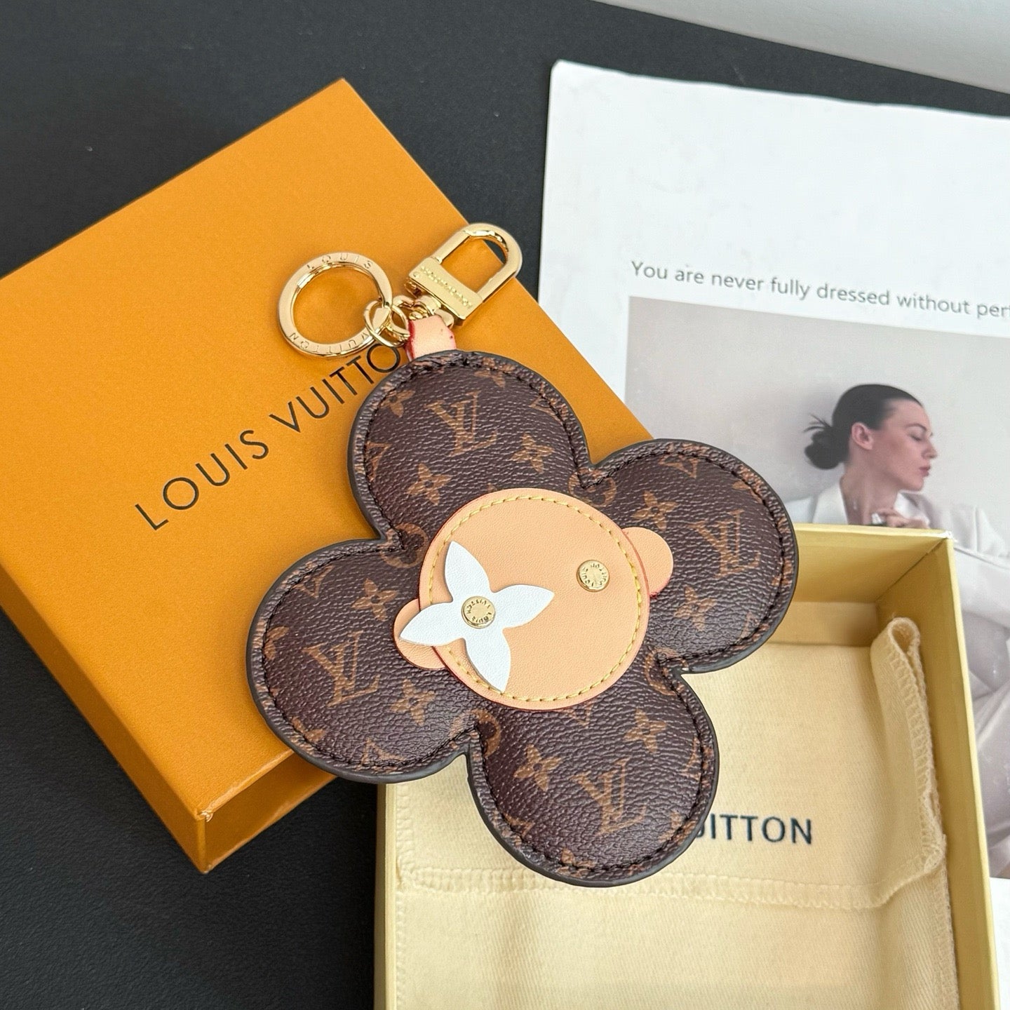 루이비통 비비엔 헤드 모노그램 미러 키 홀더