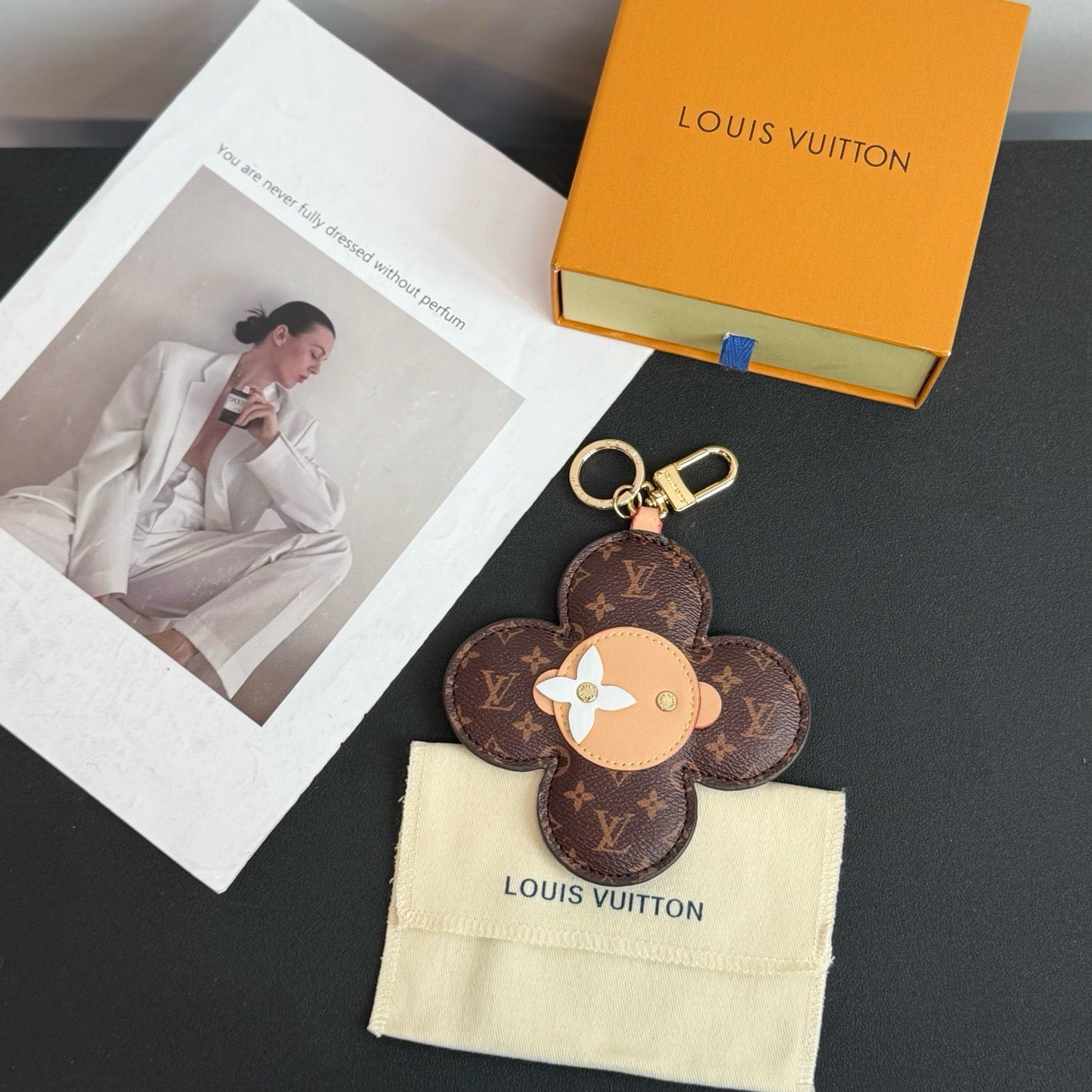 루이비통 비비엔 헤드 모노그램 미러 키 홀더