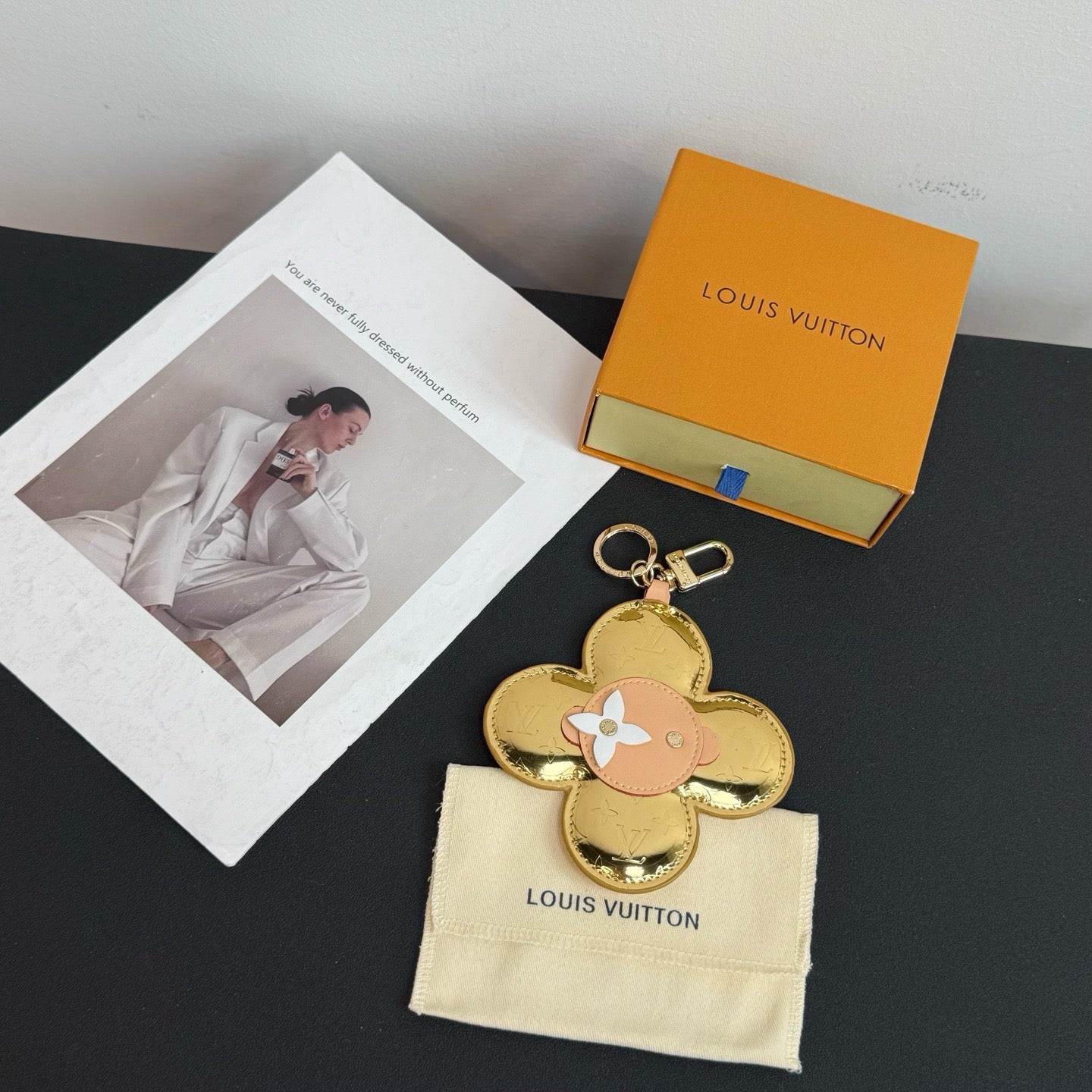 루이비통 비비엔 헤드 모노그램 미러 키 홀더