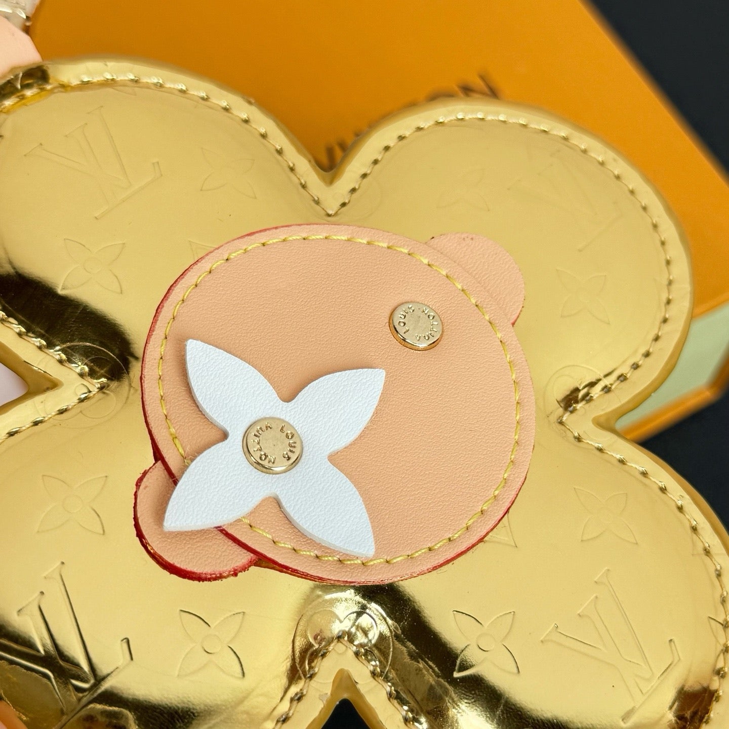 루이비통 비비엔 헤드 모노그램 미러 키 홀더